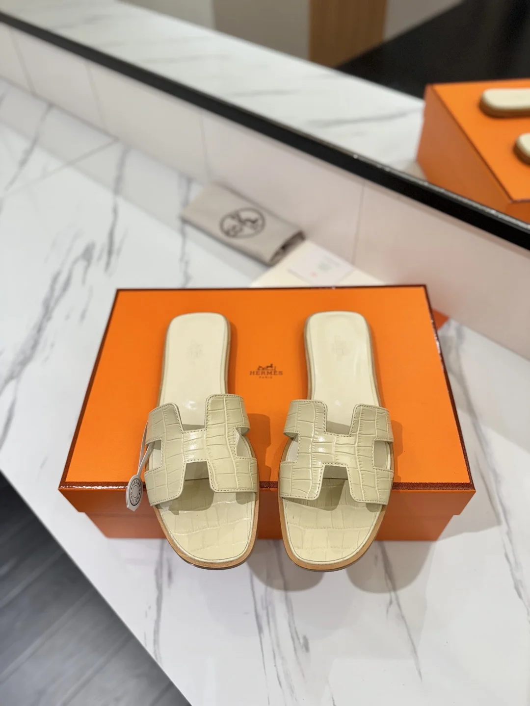 HERMES Slides Pebbled Leather Cream-Orange EU35-40 B00202609111865 - Image 3