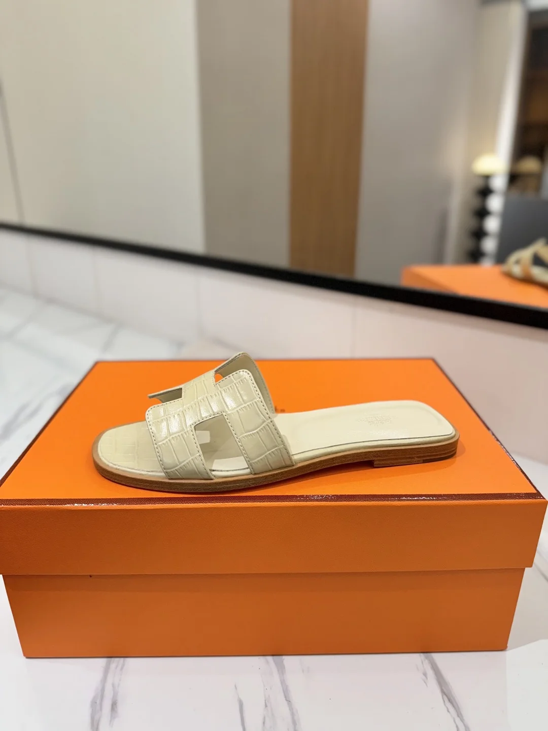 HERMES Slides Pebbled Leather Cream-Orange EU35-40 B00202609111865 - Image 4