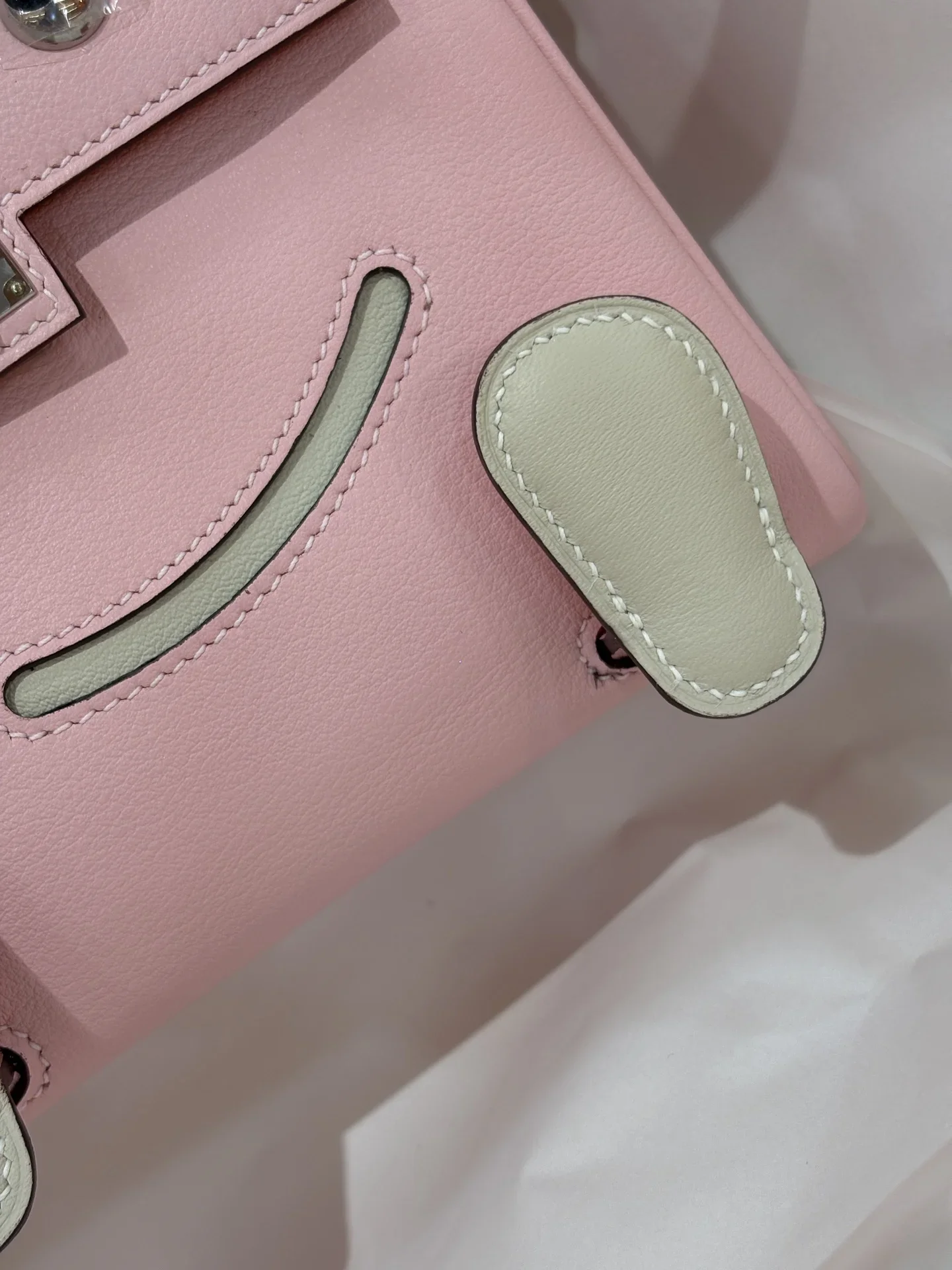 HERMES Top Handle Bags Pink-Cream 16CM A350202609090304 - Image 4