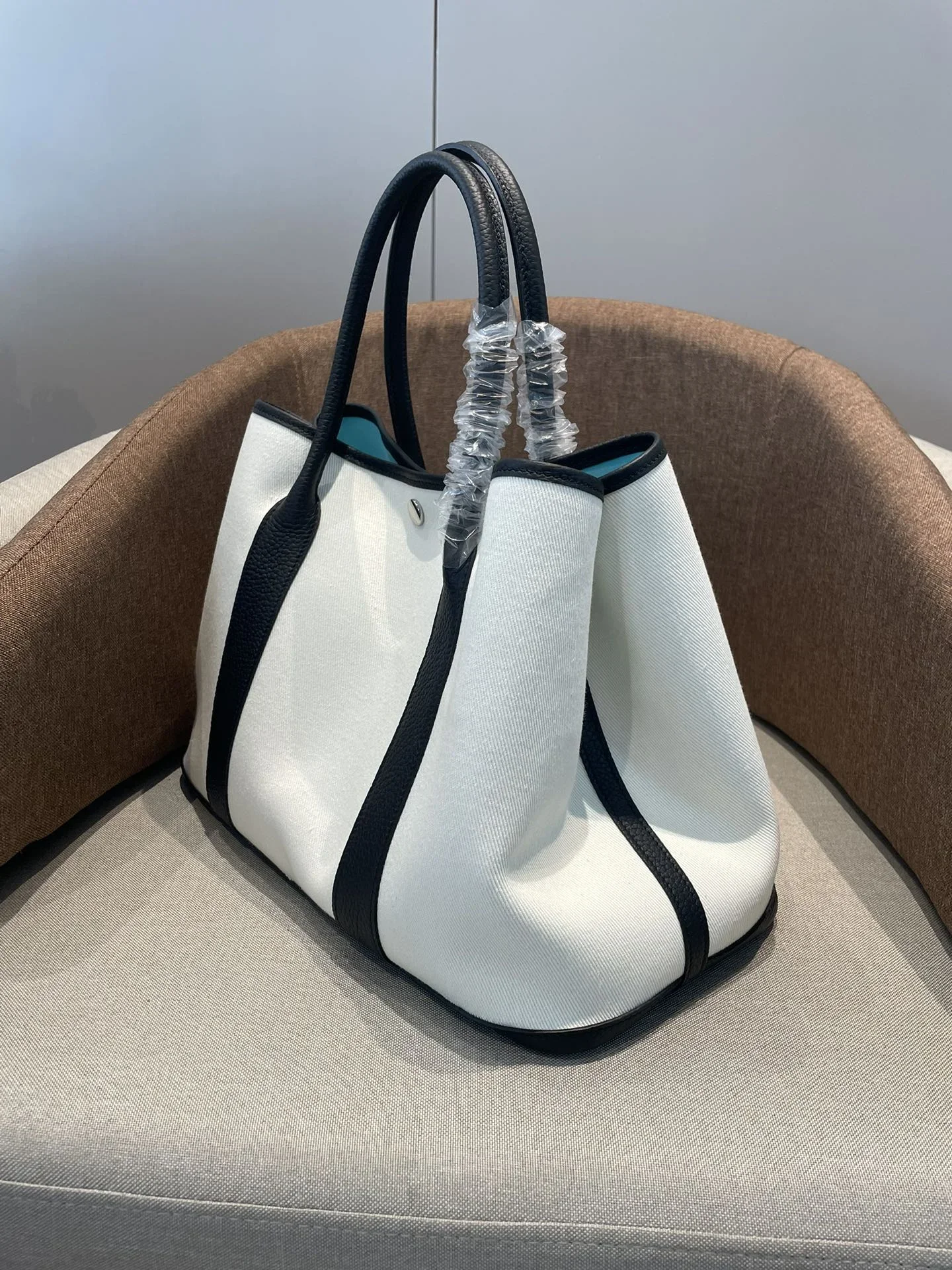 HERMES Totes Bags White-Black A000202609090291 - Image 2