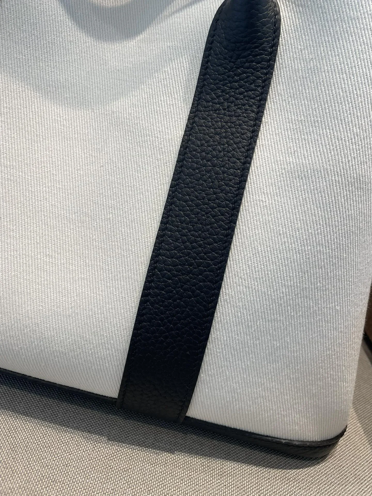 HERMES Totes Bags White-Black A000202609090291 - Image 4