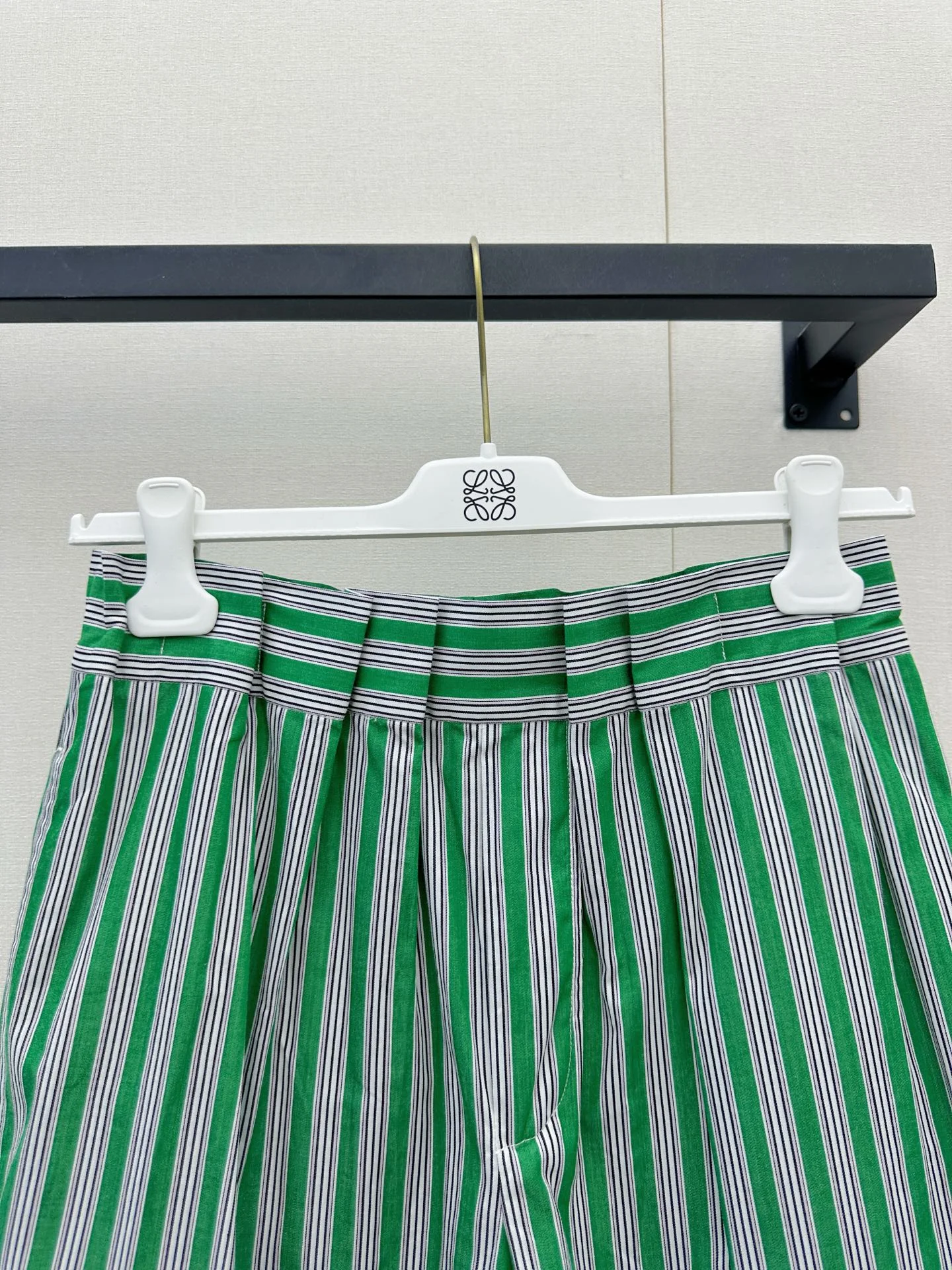 LOEWE Shorts Green-White S-L B55202609062842 - Image 2