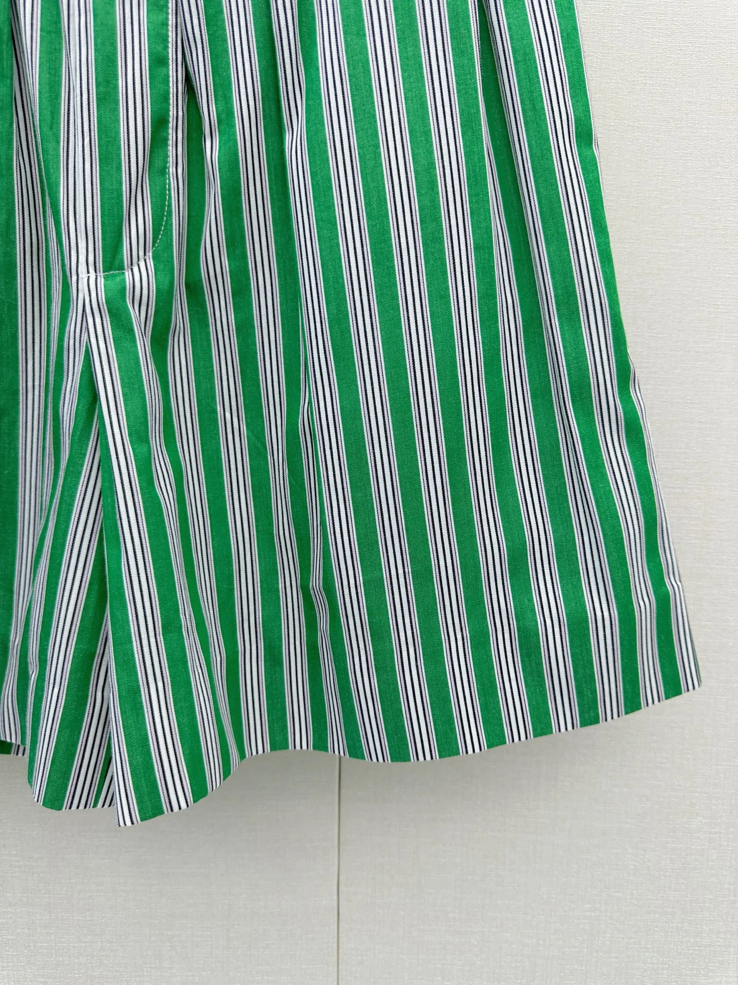 LOEWE Shorts Green-White S-L B55202609062842 - Image 4