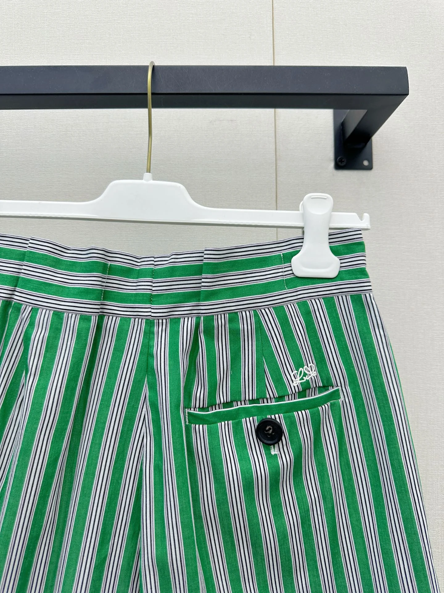 LOEWE Shorts Green-White S-L B55202609062842 - Image 8