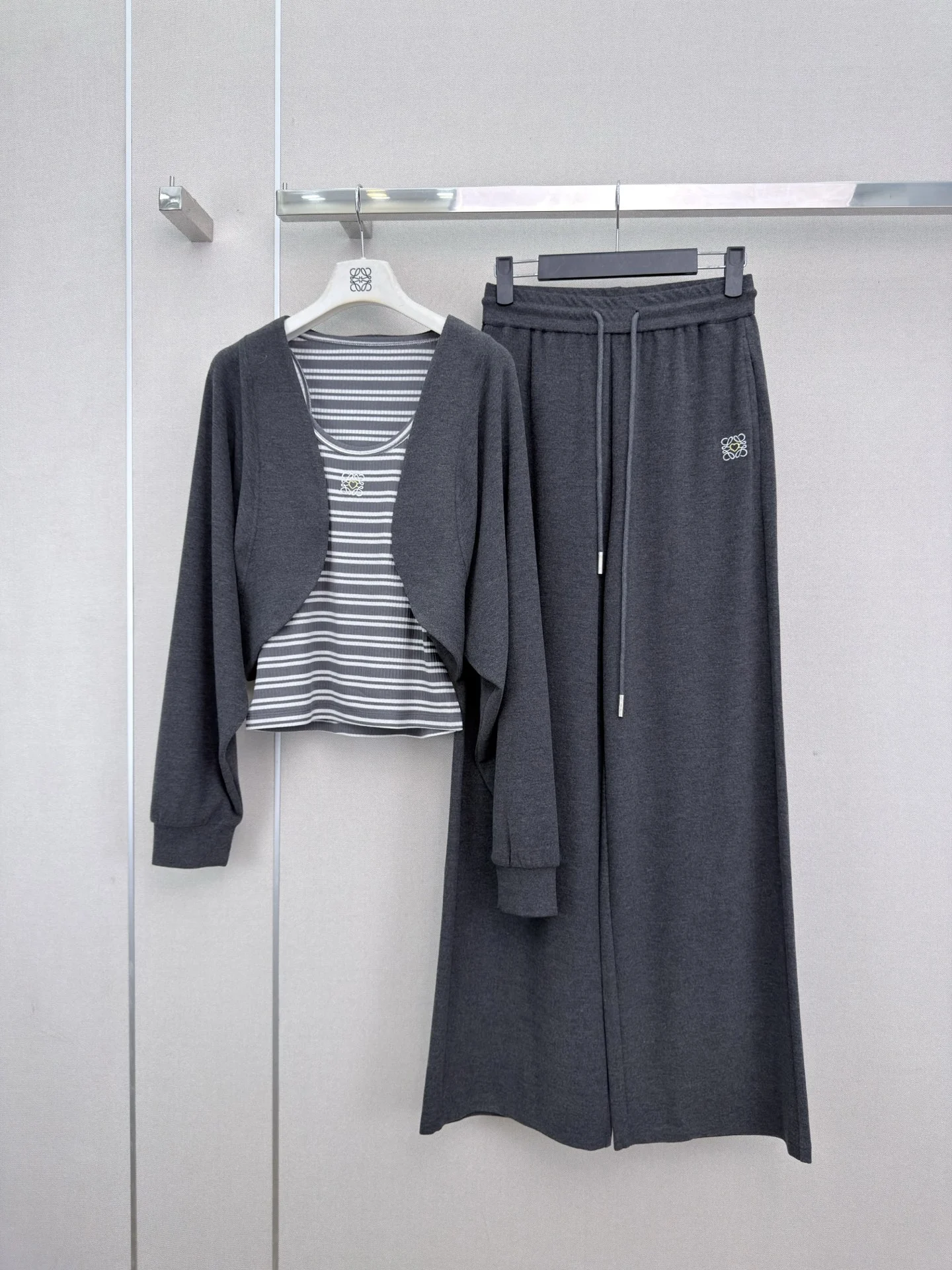 LOEWE Suits Dark Gray-White S-L B75202609061141