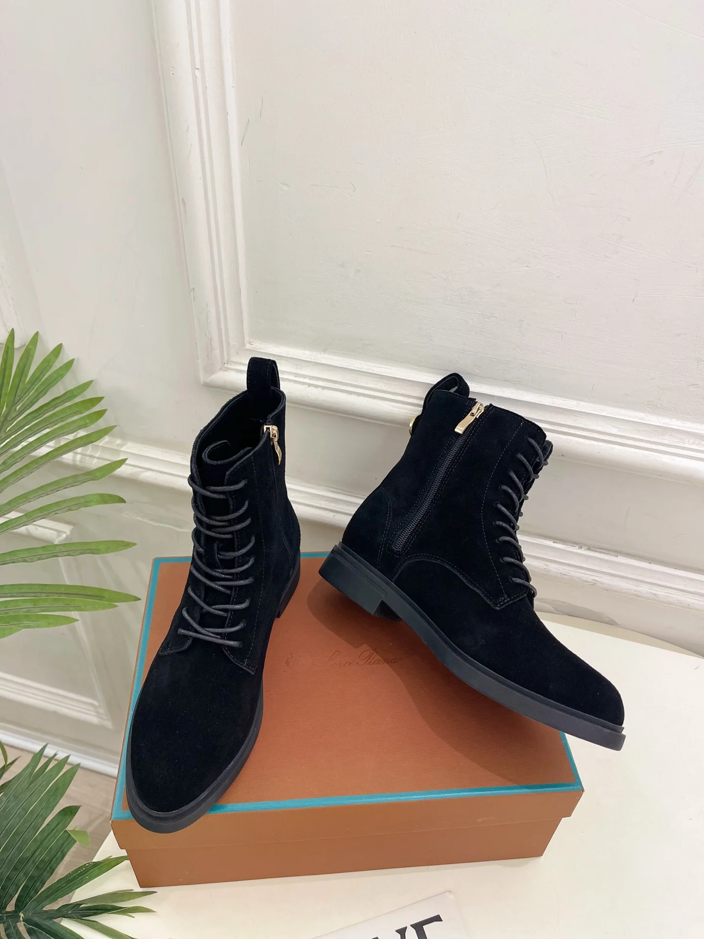 LORO PIANA Boots Calf Leather Black-Gold EU35-39 C60202609110211 - Image 4