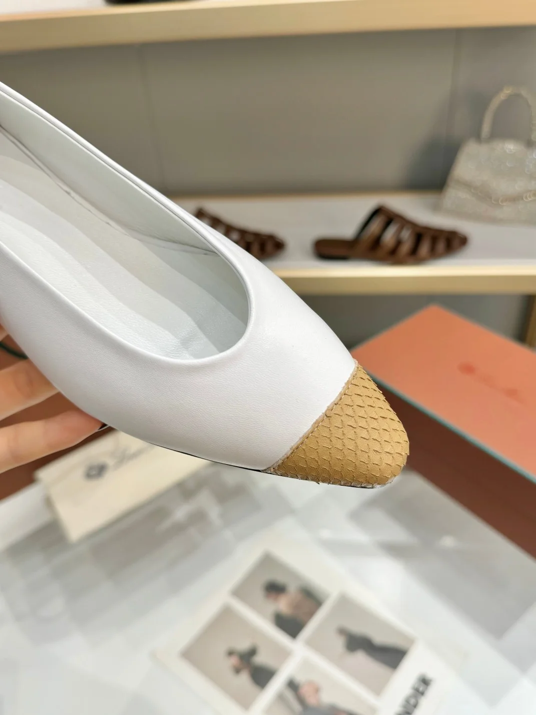 LORO PIANA Flats Sheepskin Leather White-Tan EU35-42 B50202609111324 - Image 7