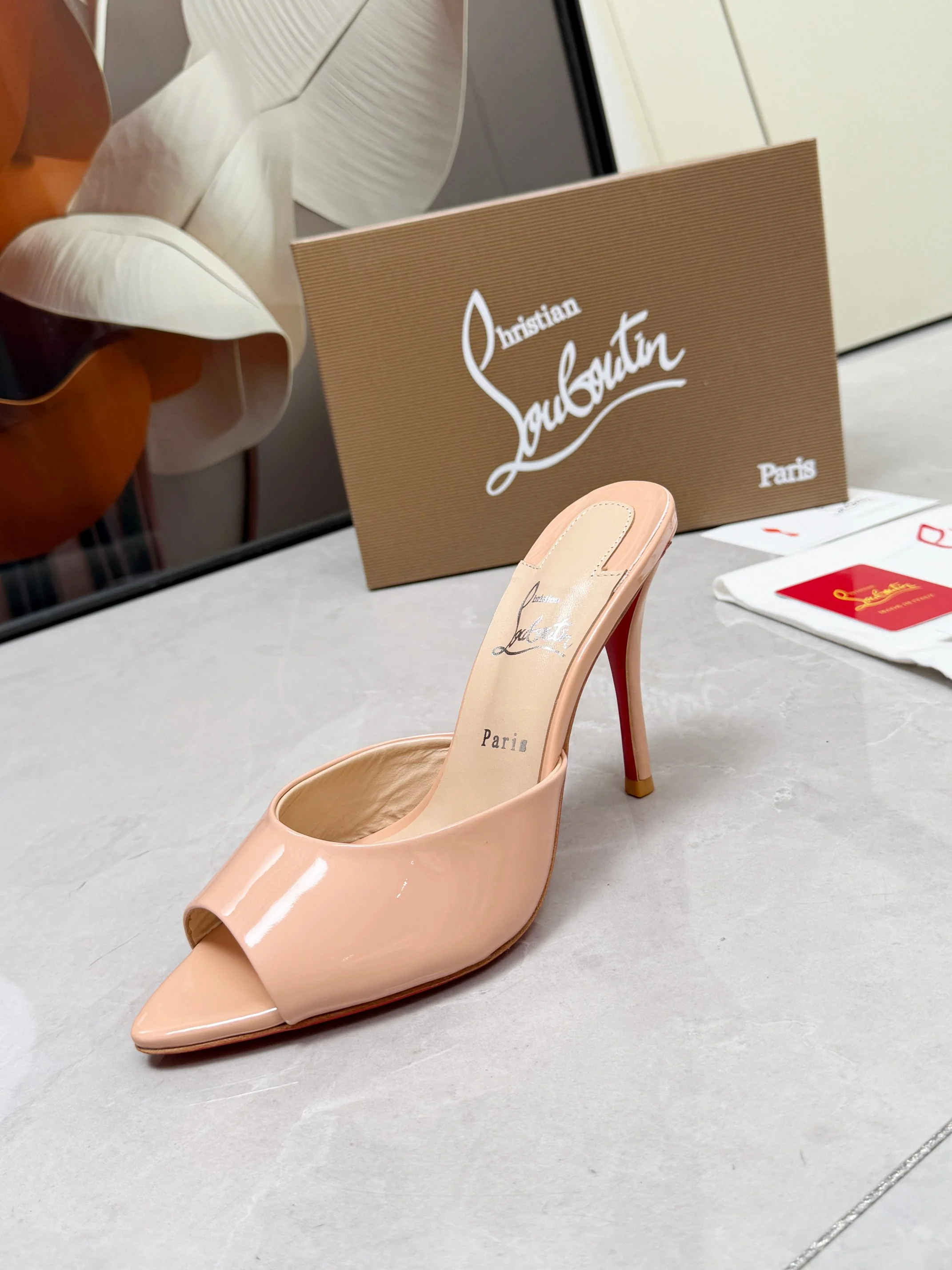 LOUBOUTIN Mules Patent Leather Nude-Red EU35-39 B60202609110678