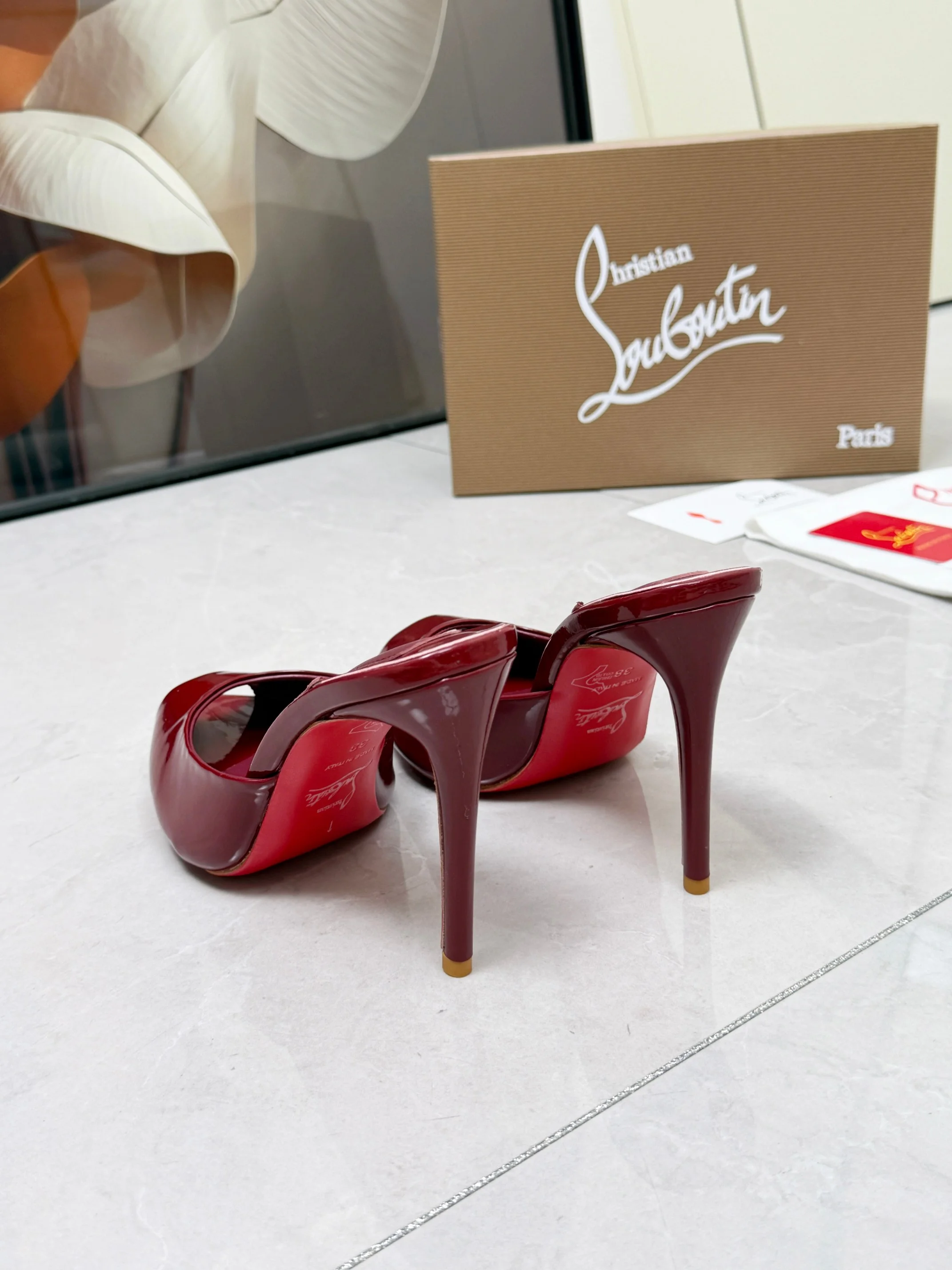 LOUBOUTIN Pumps Patent Leather Red EU35-39 B60202609110672 - Image 2
