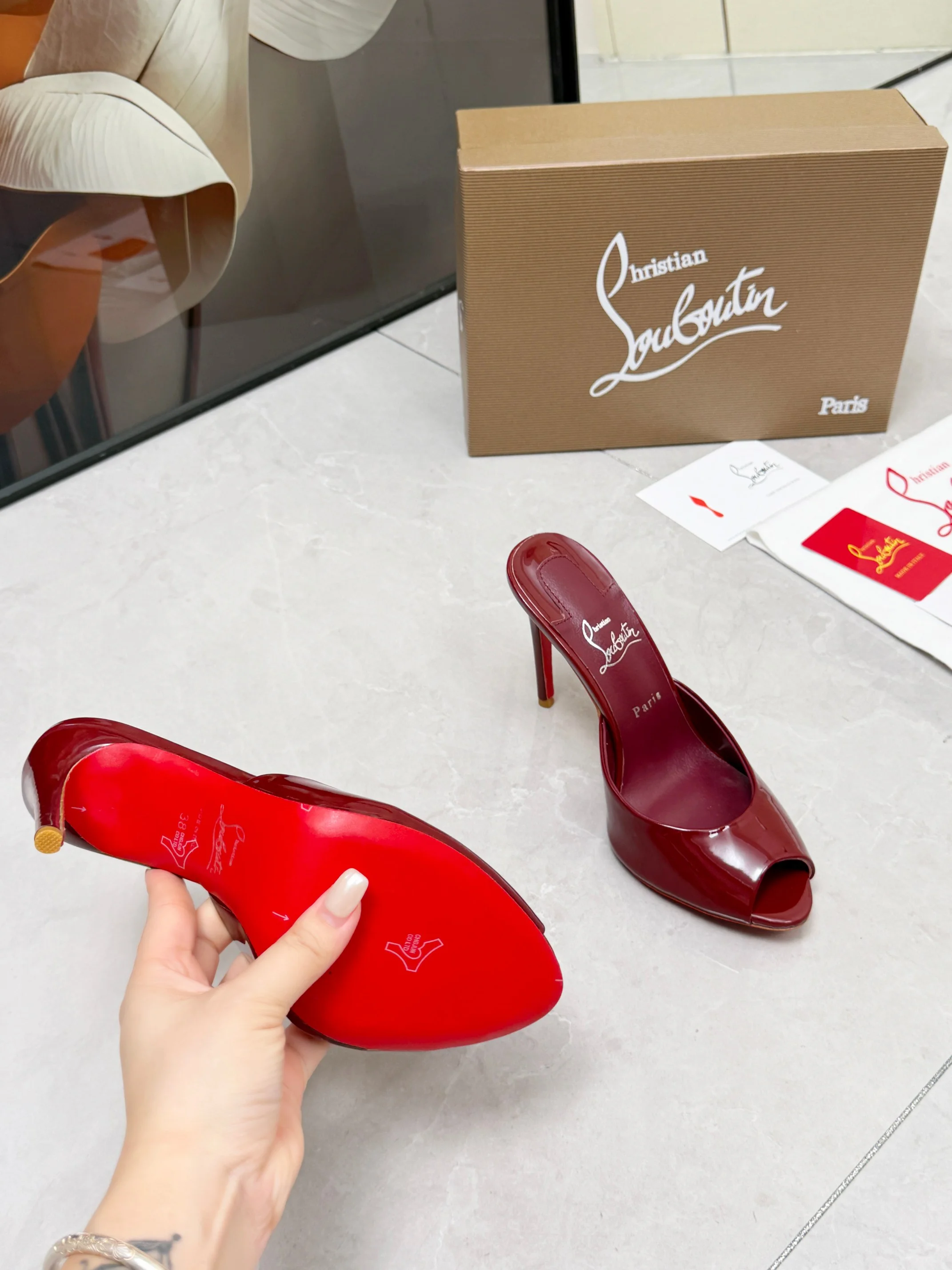 LOUBOUTIN Pumps Patent Leather Red EU35-39 B60202609110672 - Image 5