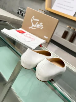 Alternative view of LOUBOUTIN Pumps White B60202609110034