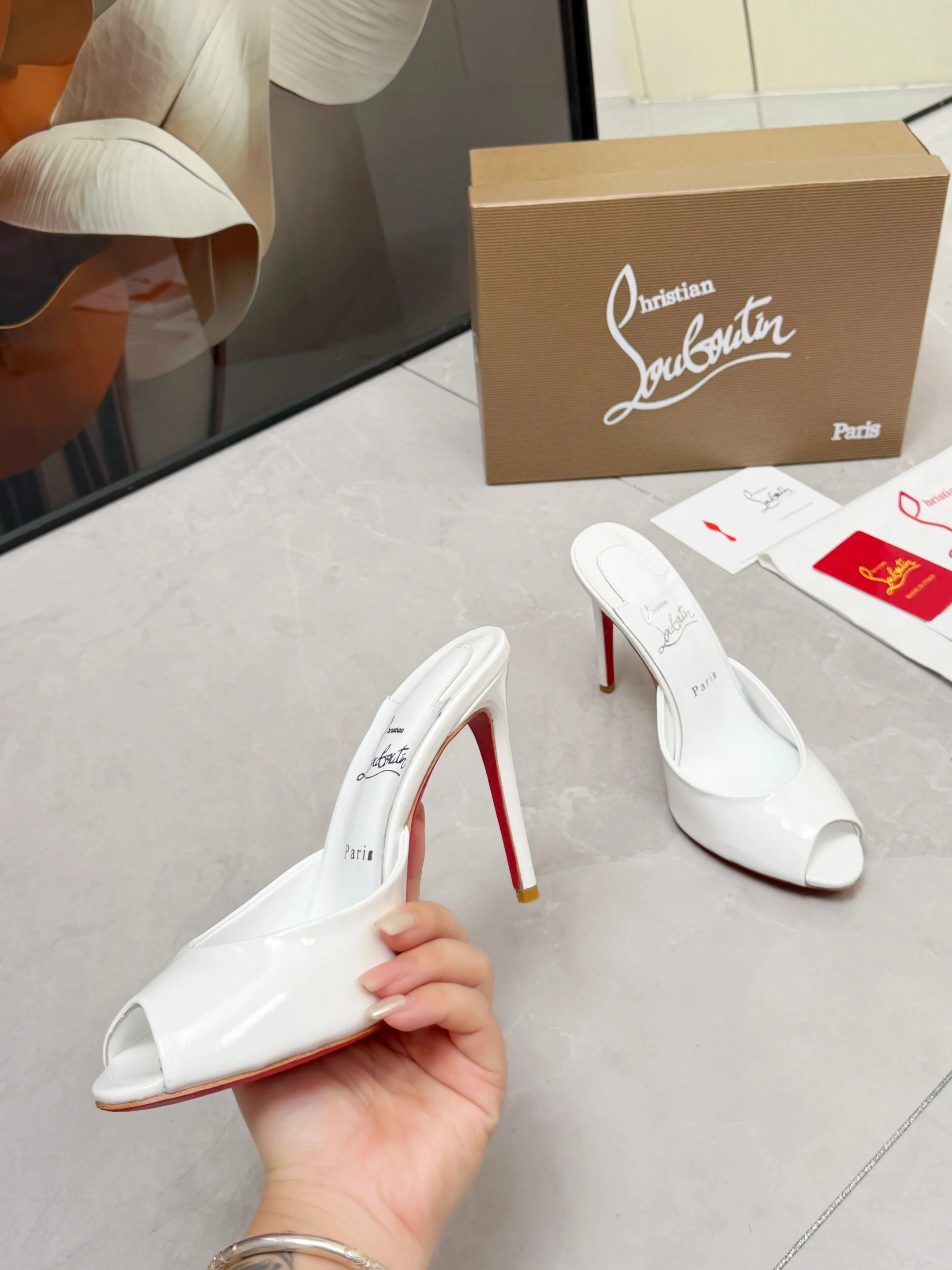 LOUBOUTIN Pumps White-Red B60202609110673 - Image 4
