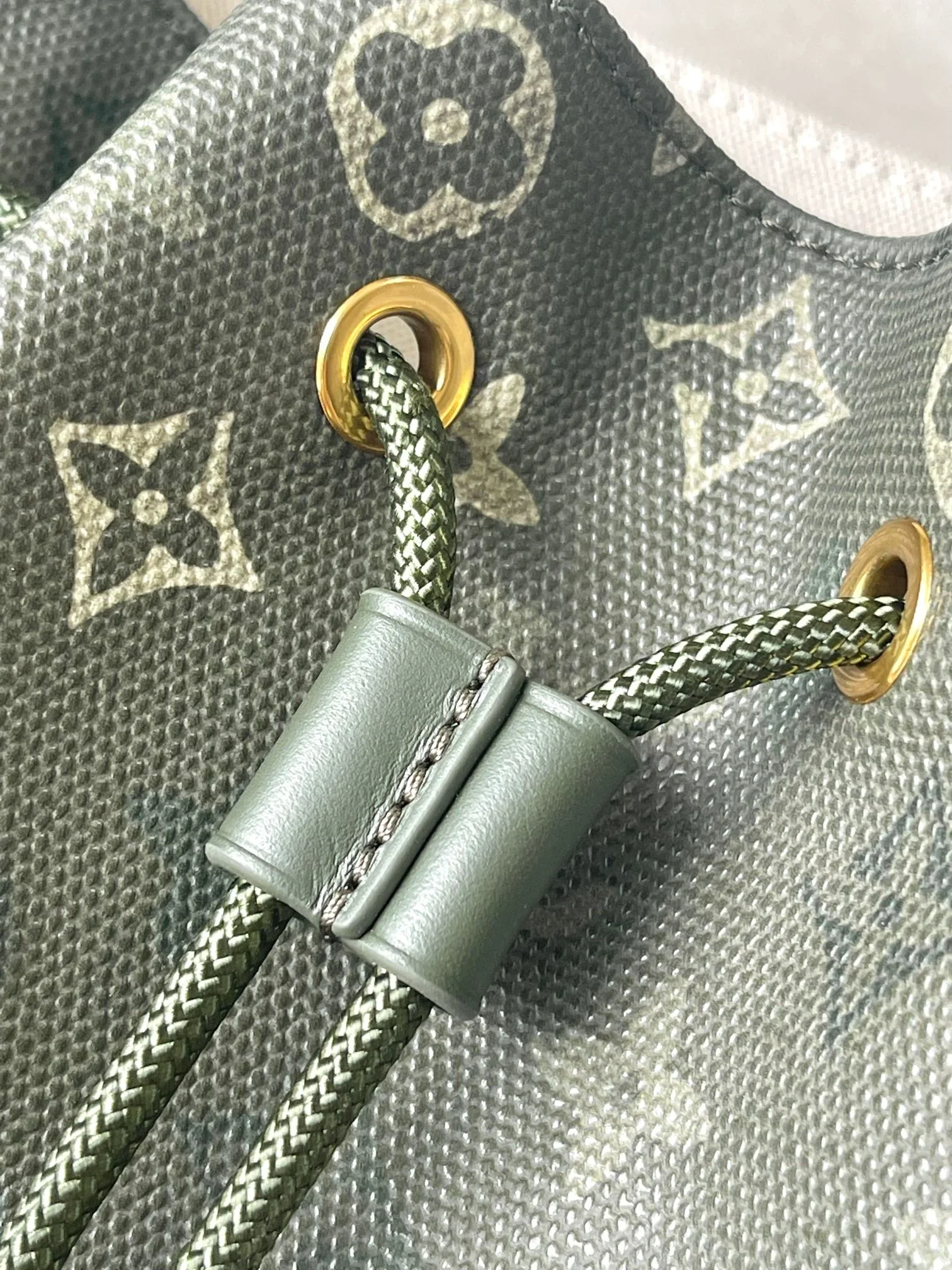 LV Backpacks Bags Green-Gold 33X47X12CM A000202609090313 - Image 7