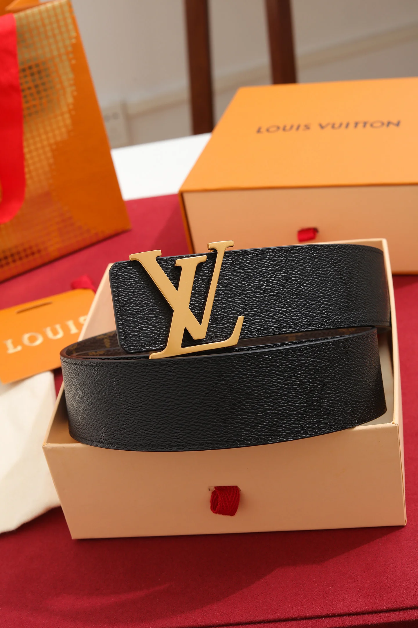 LV Belts Black-Gold A70202609070309