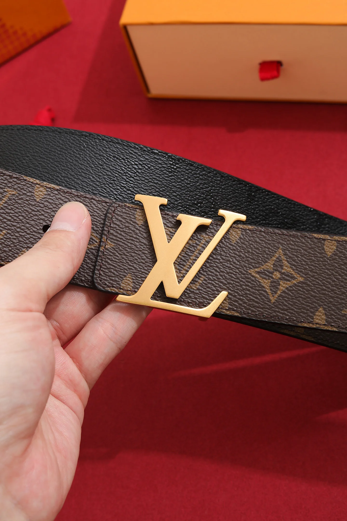 LV Belts Black-Gold A70202609070309 - Image 5