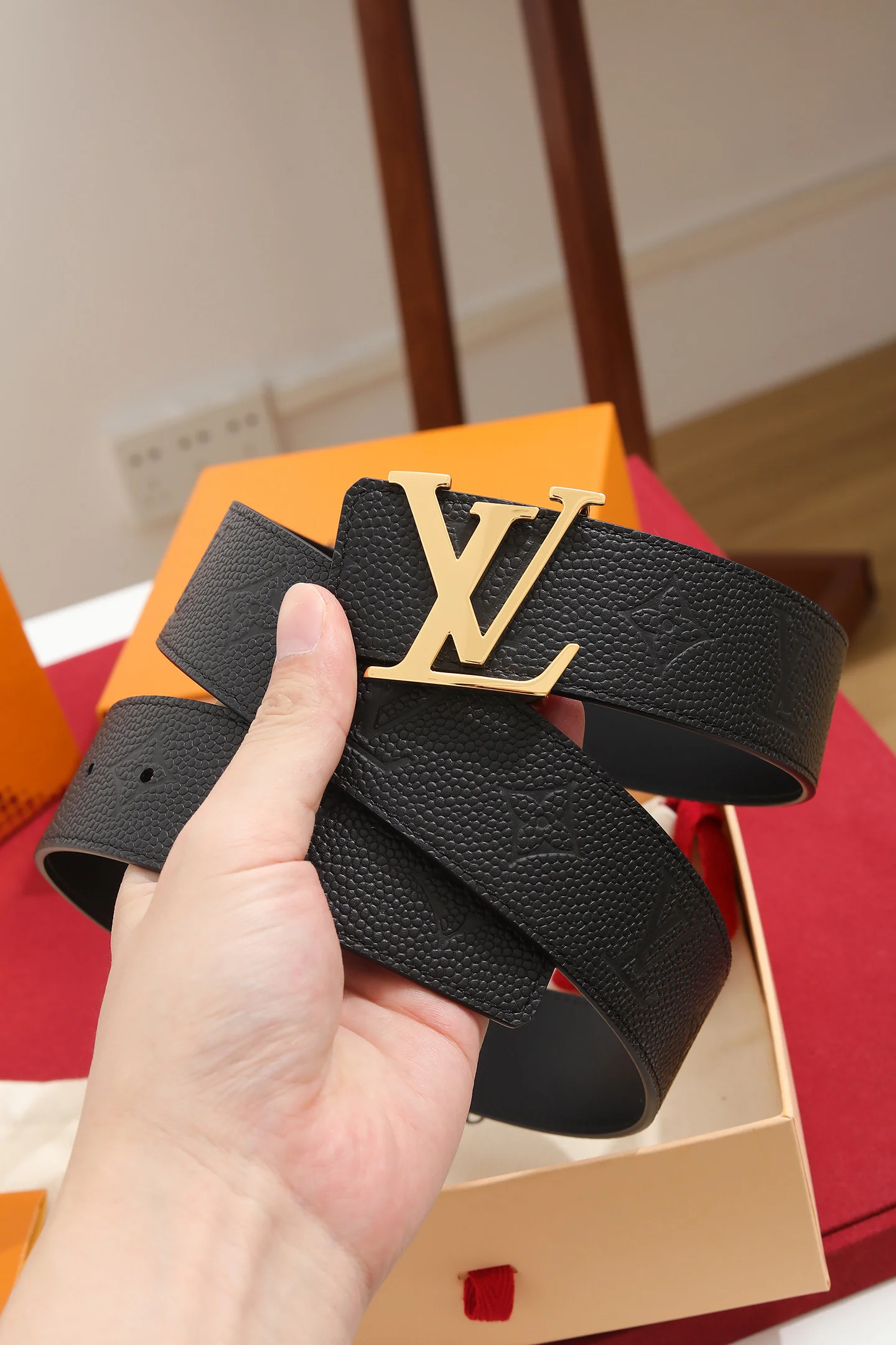 LV Belts Black-Gold B20202609070062 - Image 3