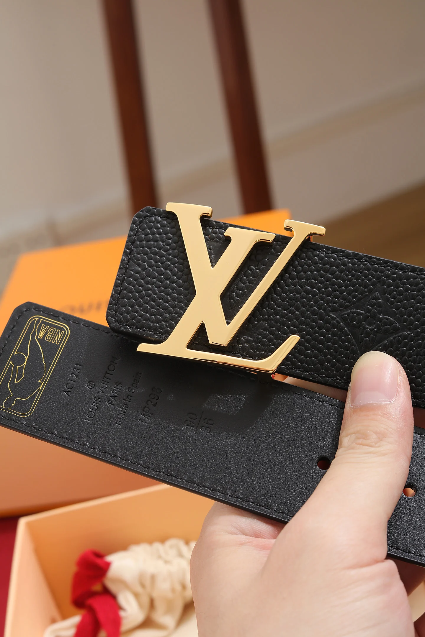 LV Belts Black-Gold B20202609070062 - Image 4