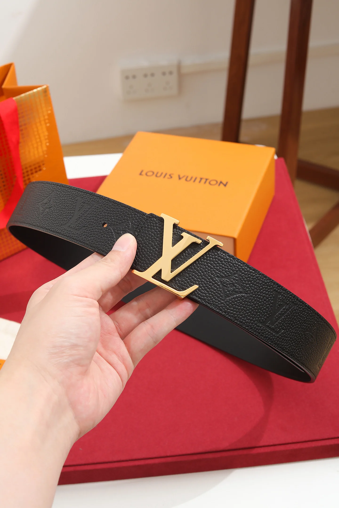 LV Belts Black-Gold B20202609070062 - Image 7
