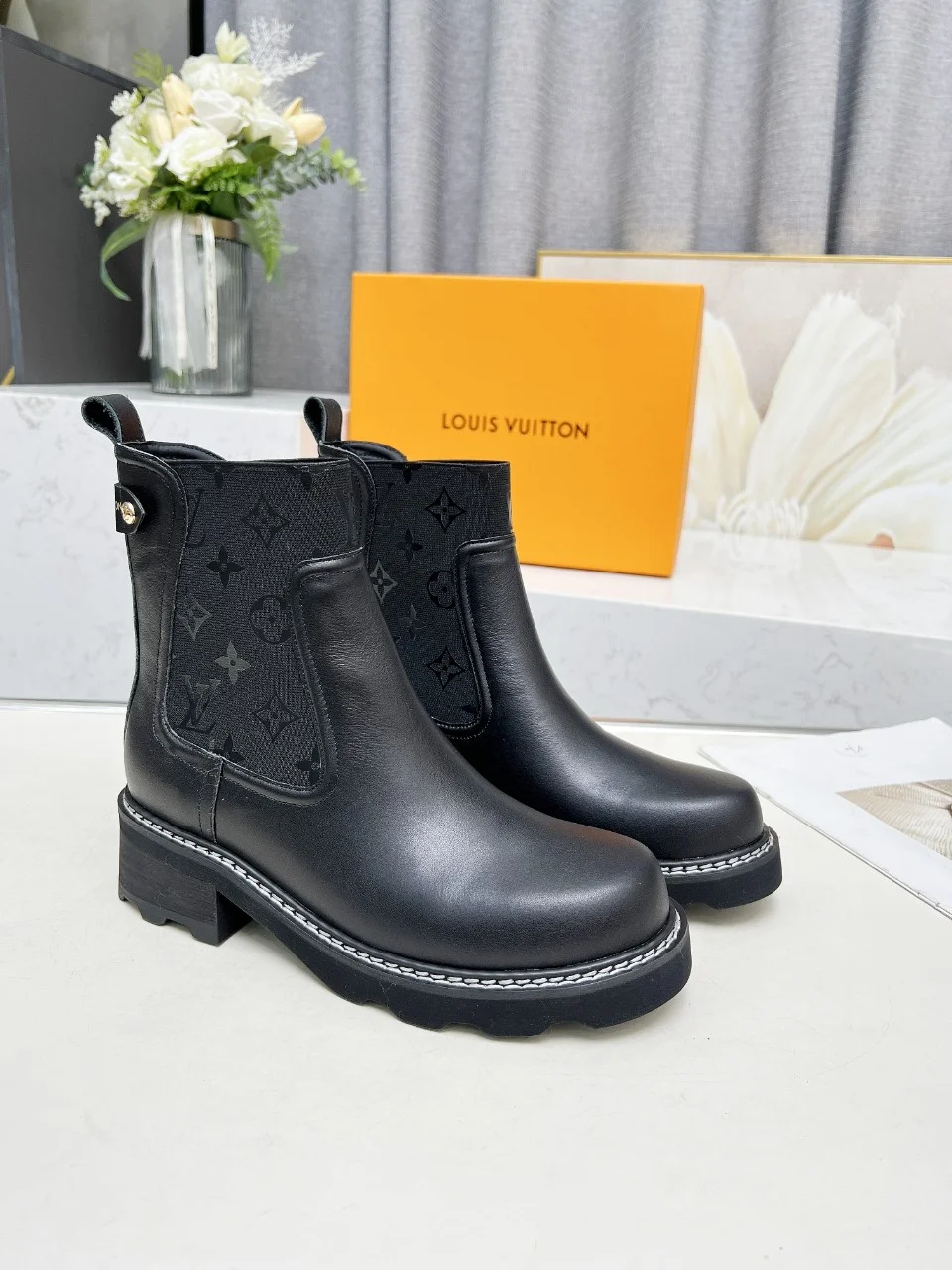 LV Booties Full-grain Leather Black-Gold EU35-40 B70202609111740 - Image 2