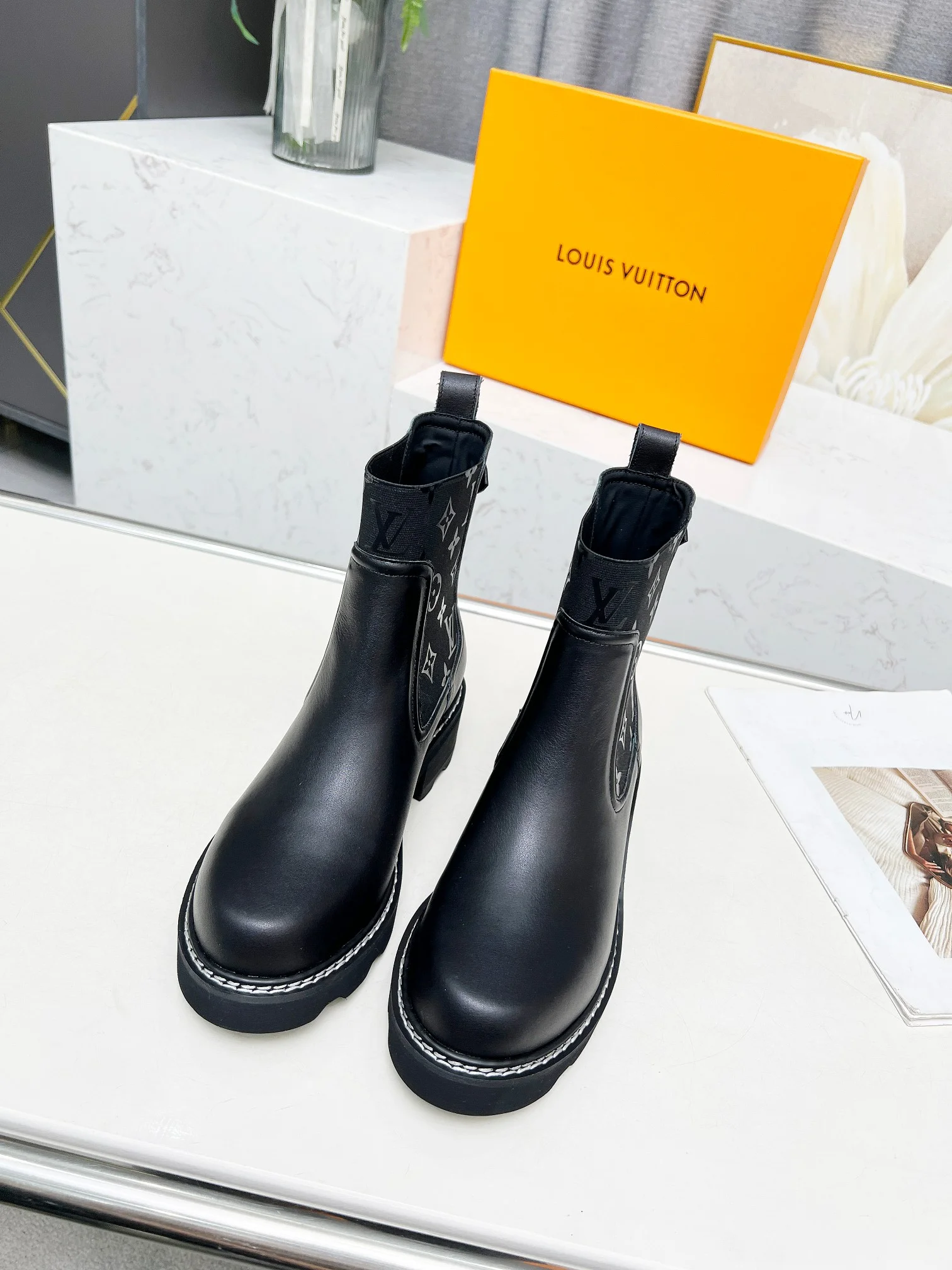 LV Booties Full-grain Leather Black-Gold EU35-40 B70202609111740 - Image 3