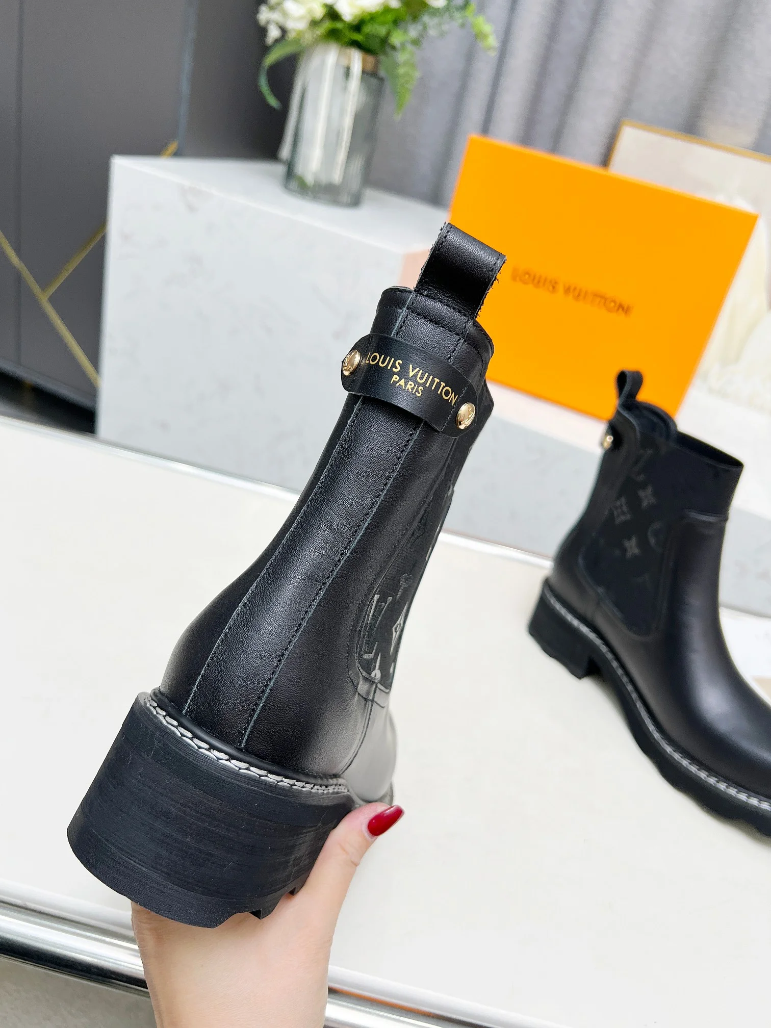 LV Booties Full-grain Leather Black-Gold EU35-40 B70202609111740 - Image 4