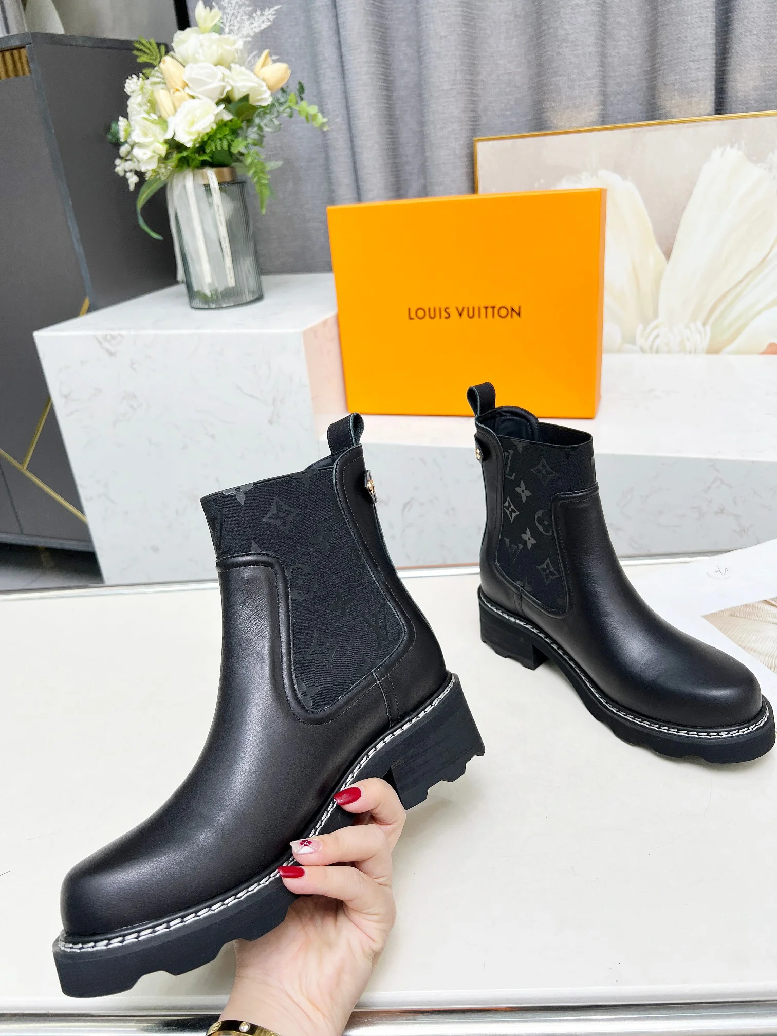 LV Booties Full-grain Leather Black-Gold EU35-40 B70202609111740 - Image 5