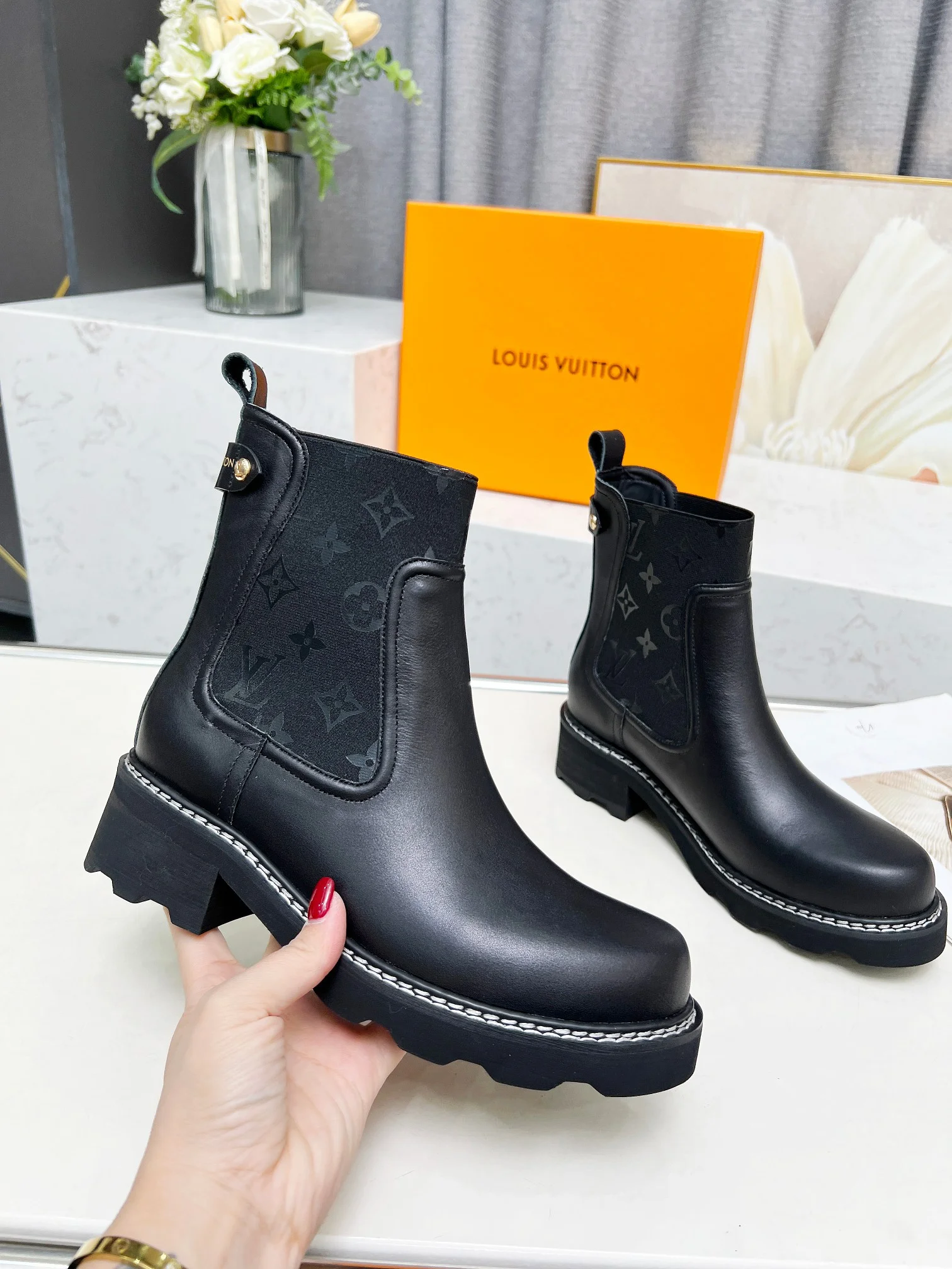 LV Booties Full-grain Leather Black-Gold EU35-40 B70202609111740 - Image 6