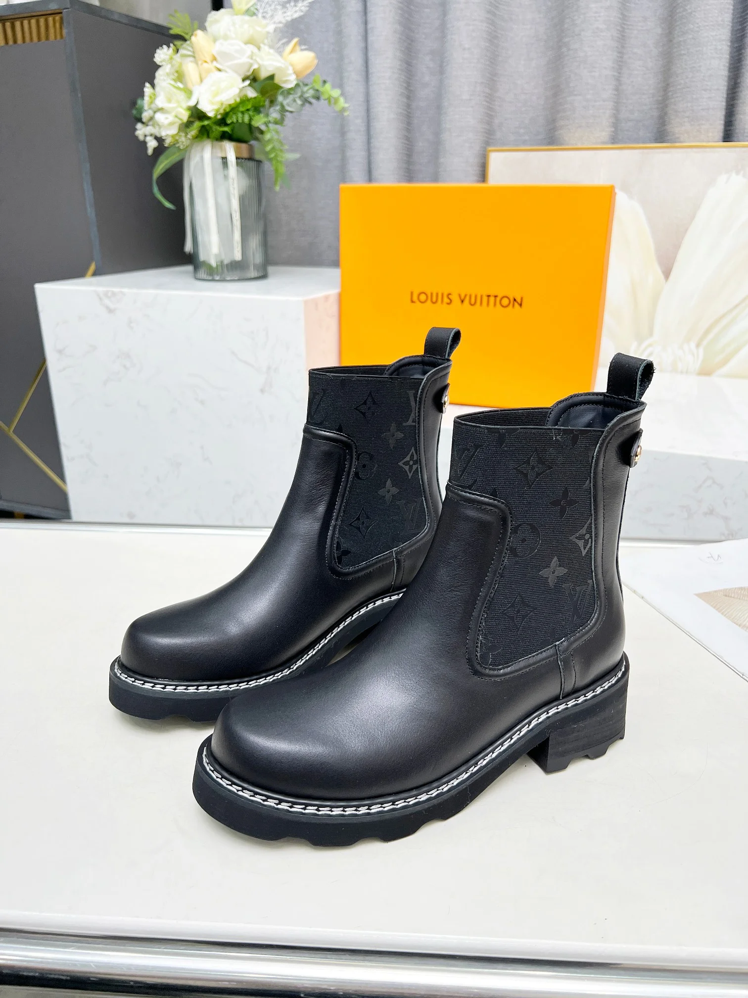 LV Booties Full-grain Leather Black-Gold EU35-40 B70202609111740 - Image 8