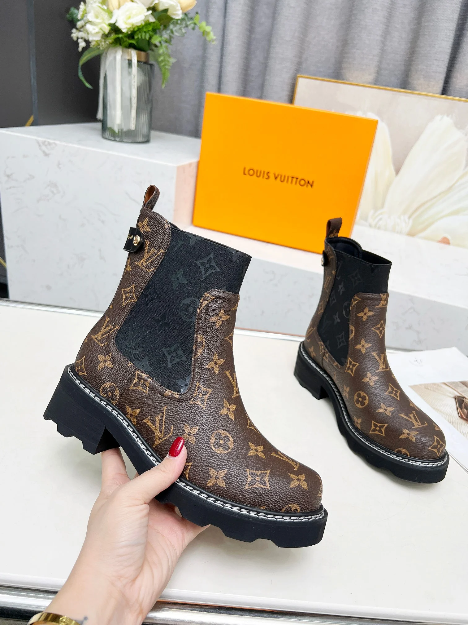 LV Booties Full-grain Leather Brown-Black EU35-40 B70202609111739 - Image 6