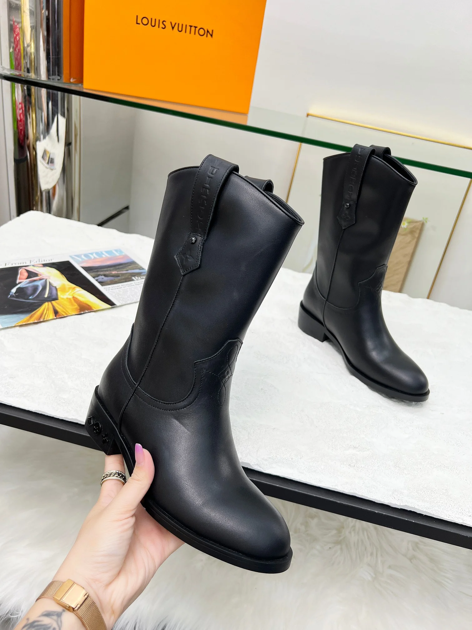 LV Boots Black B90202609111715 - Image 4