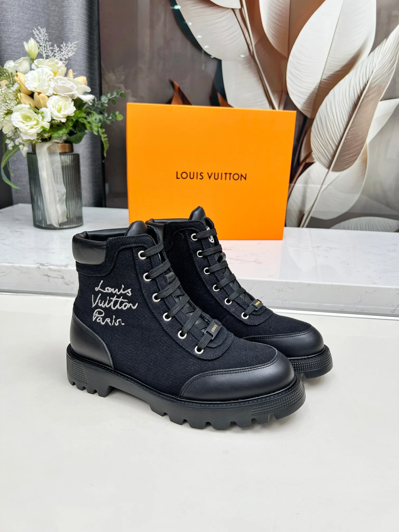 LV Boots Calfskin Leather Black-White EU35-40 B79202609111718 - Image 2