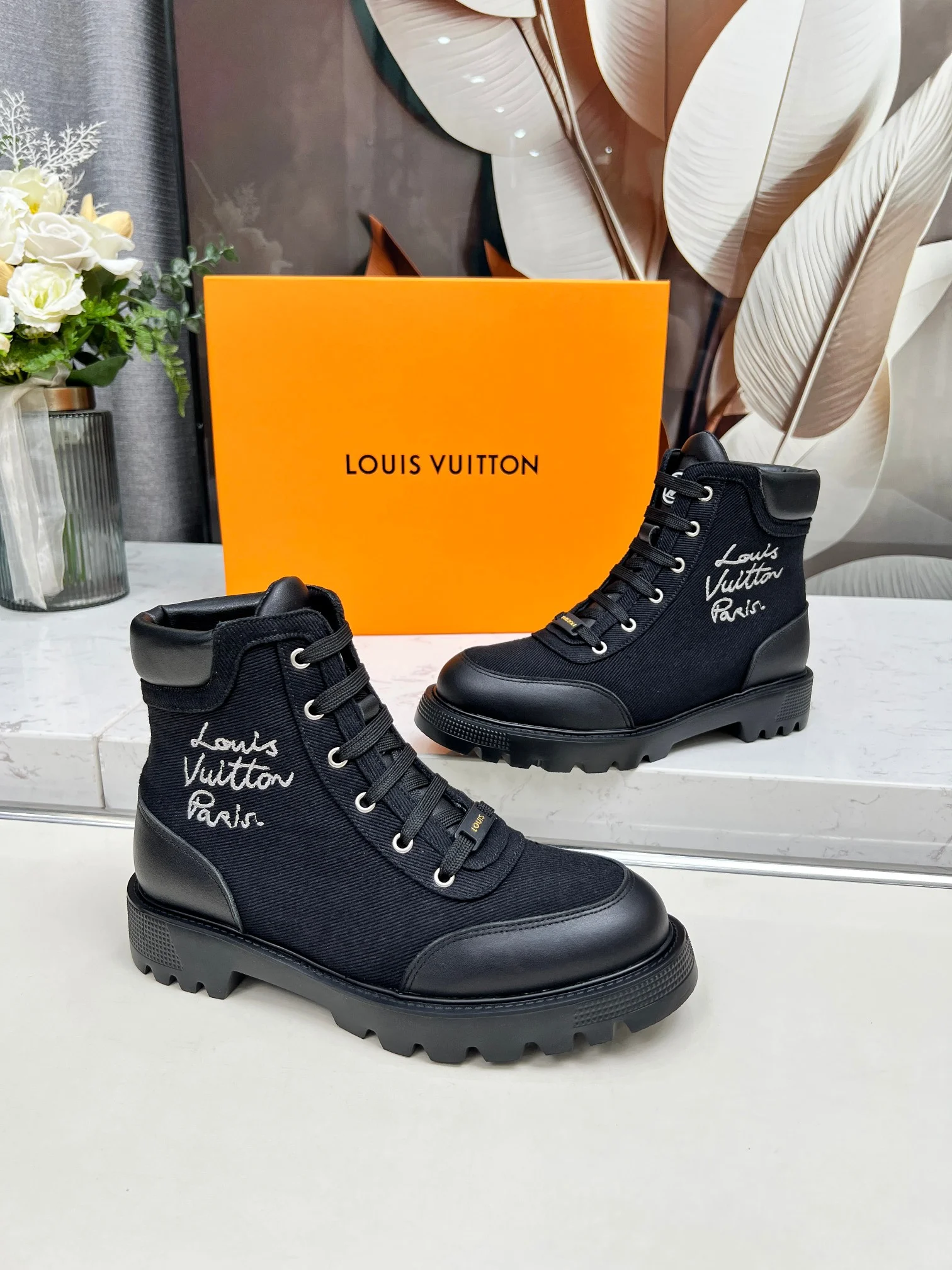 LV Boots Calfskin Leather Black-White EU35-40 B79202609111718 - Image 5