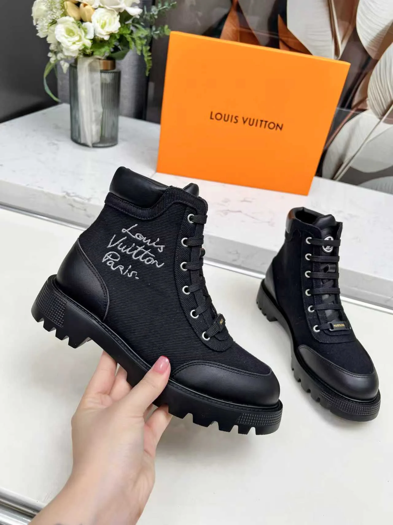 LV Boots Calfskin Leather Black-White EU35-40 B79202609111718 - Image 6