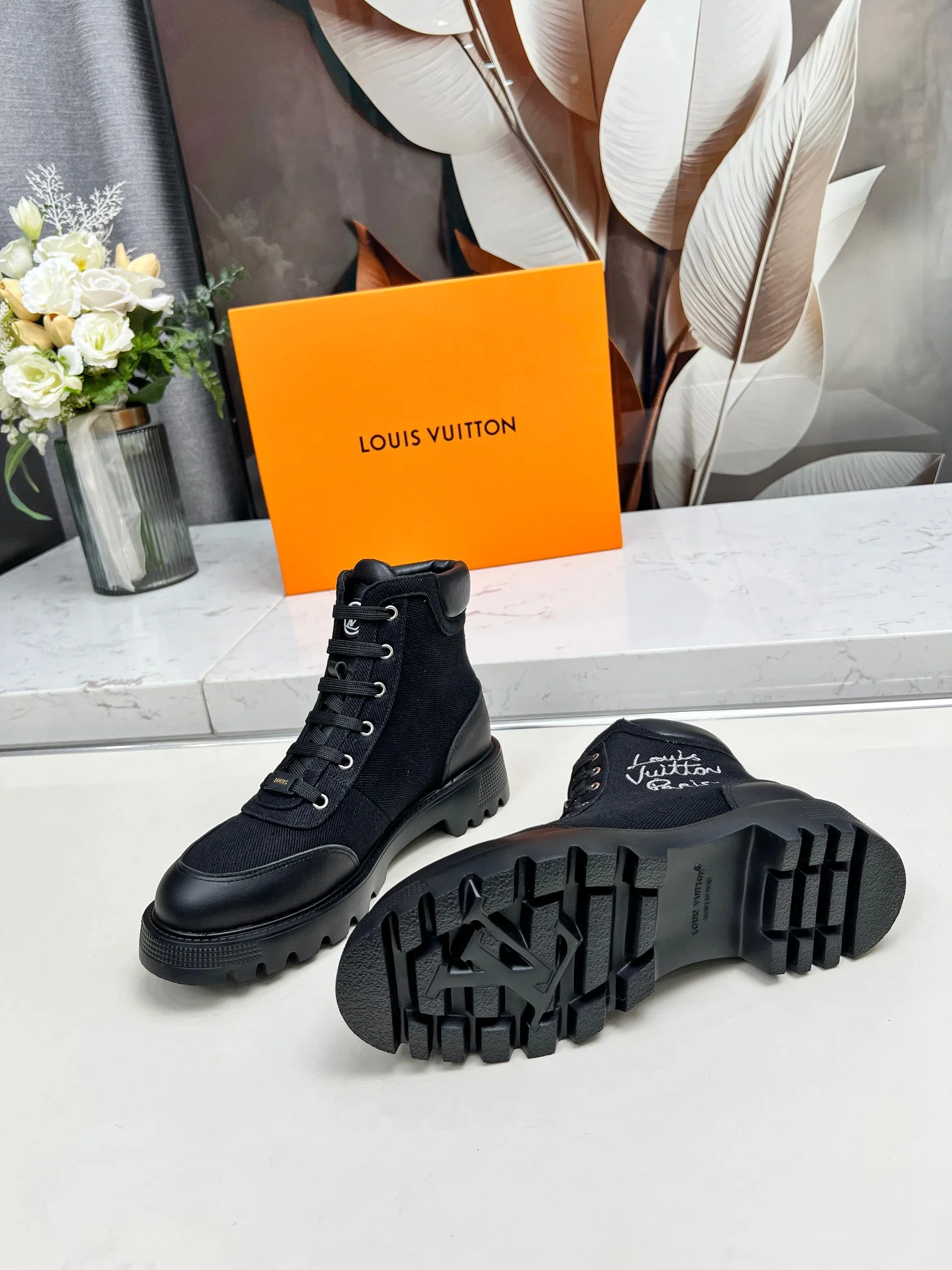 LV Boots Calfskin Leather Black-White EU35-40 B79202609111718 - Image 8