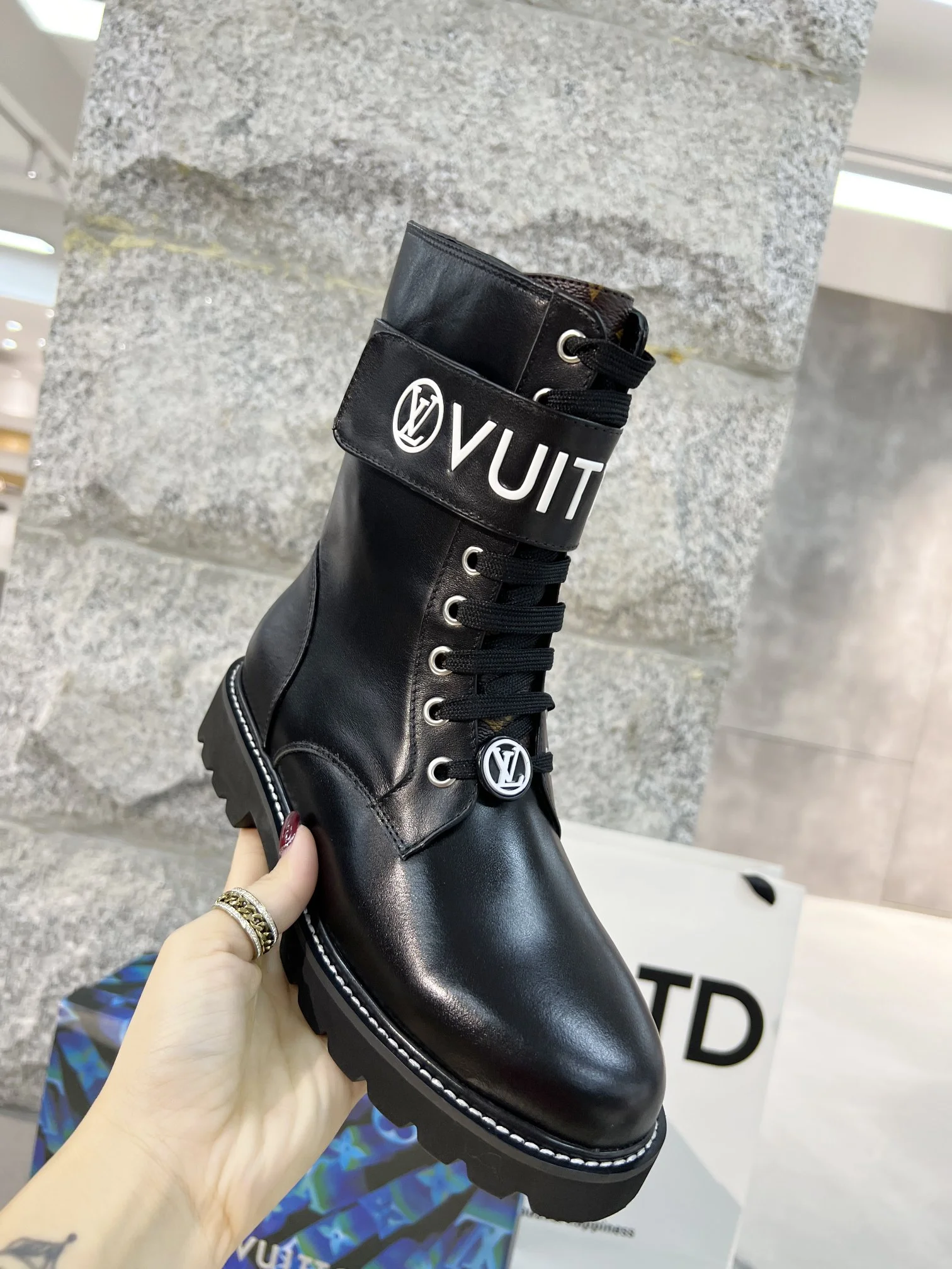 LV Boots Full-grain Calf Leather Black-White EU35-40 B70202609111732