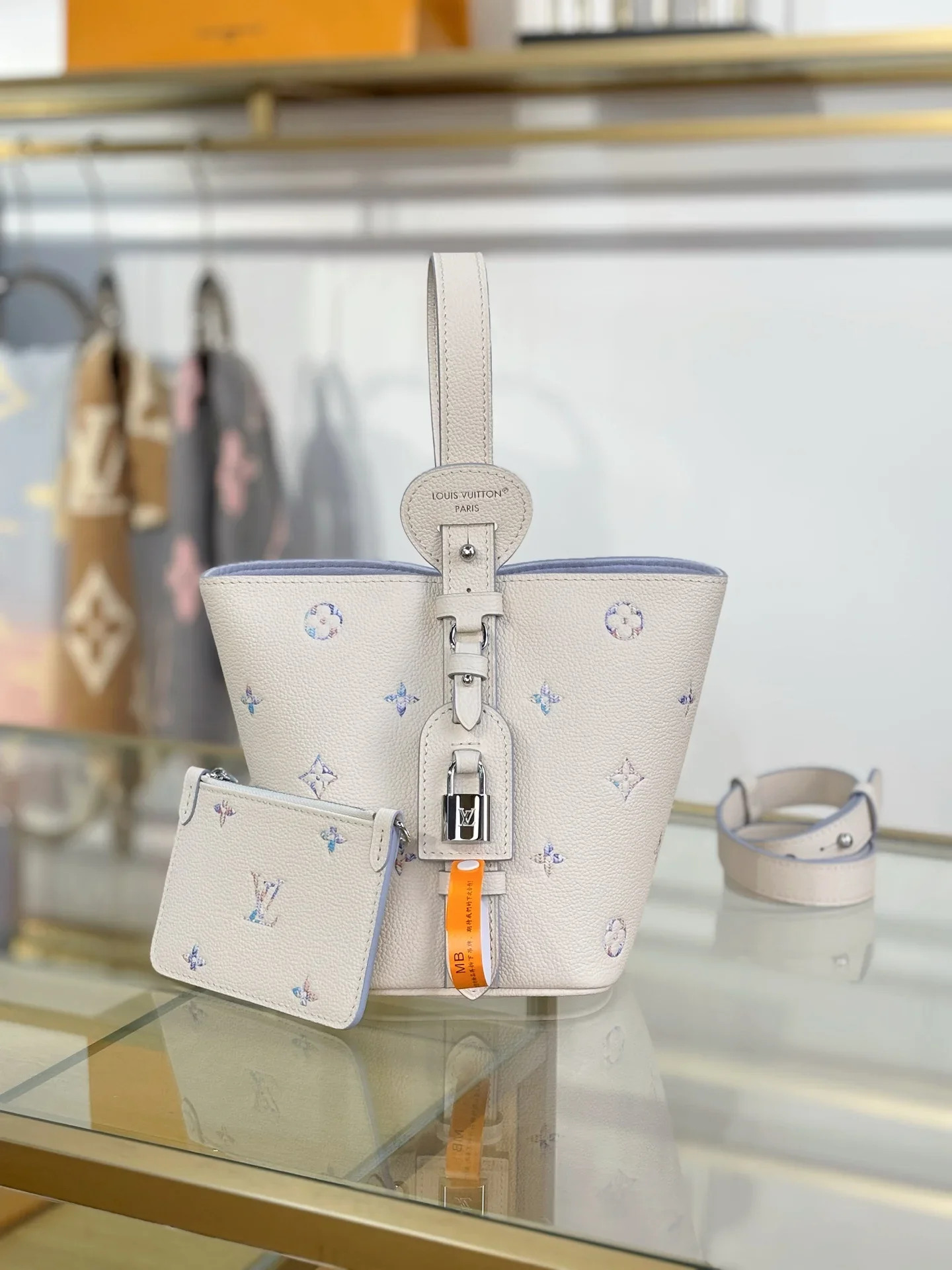 LV Bucket Bags White-Blue 18X16X12CM H00202609090318 - Image 4