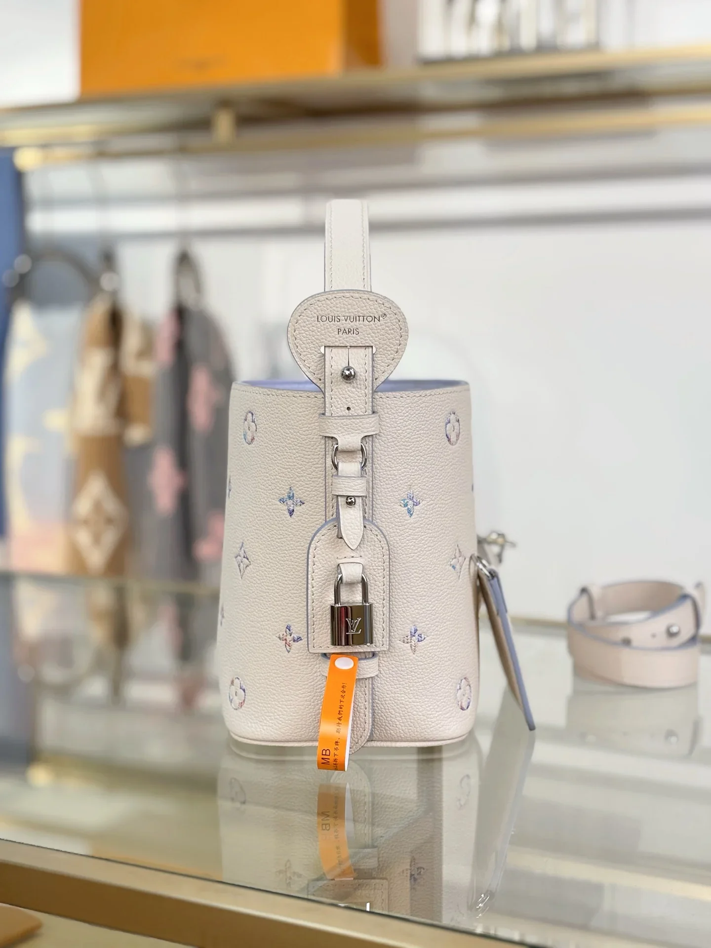 LV Bucket Bags White-Blue 18X16X12CM H00202609090318 - Image 7
