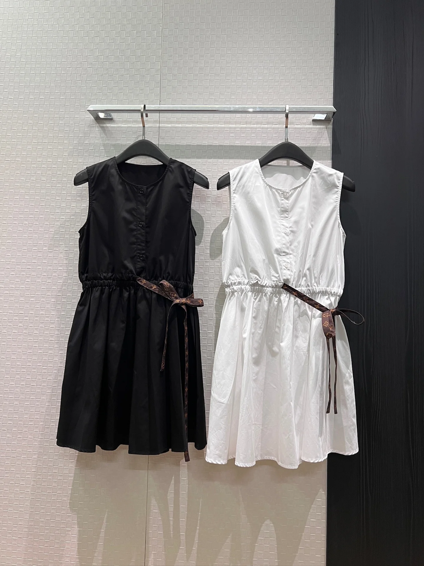 LV Dresses Black-Brown S-M-L B70202609062791 - Image 9