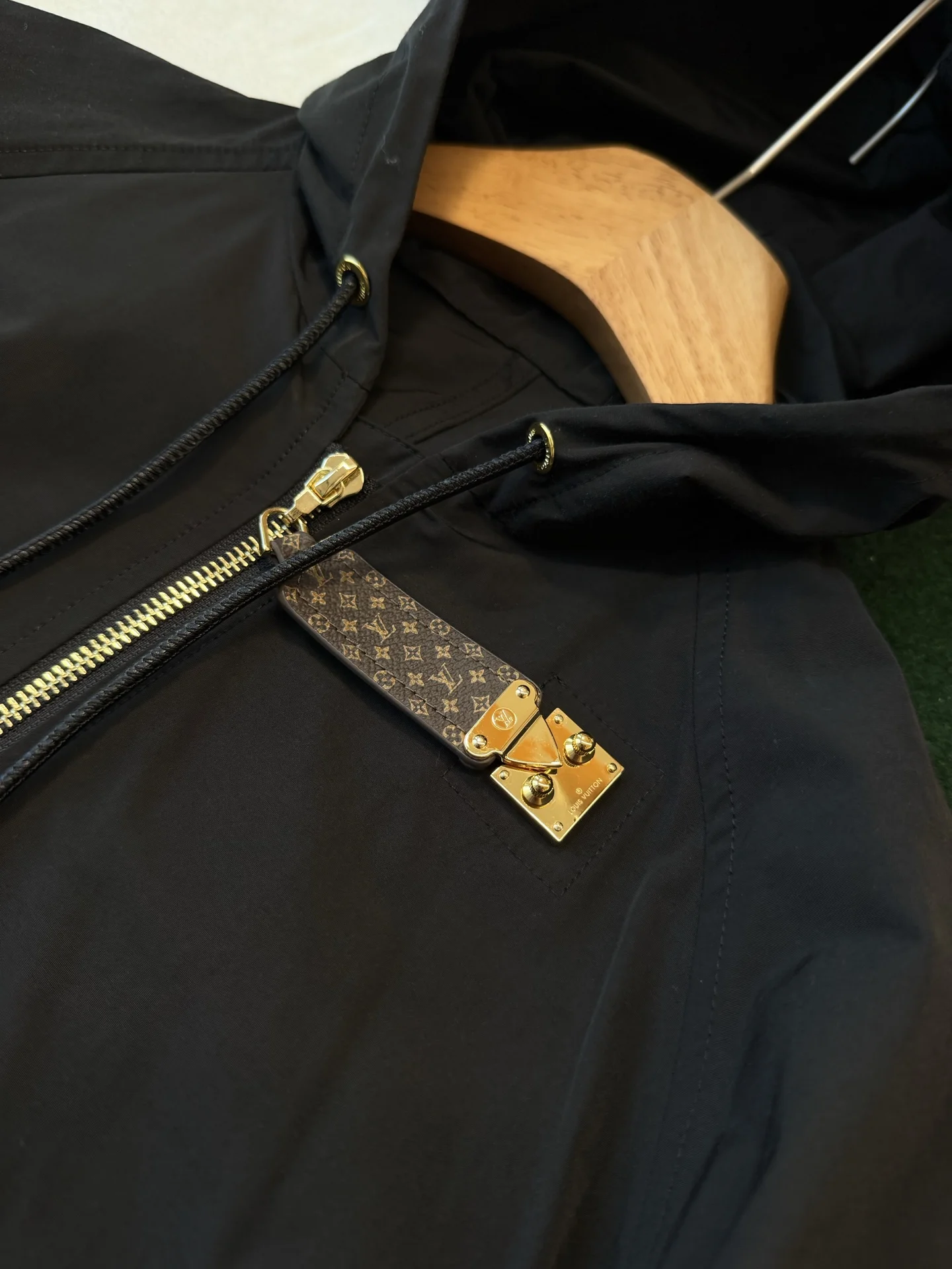 LV Jackets Black-Gold S-L E05202609061778 - Image 4
