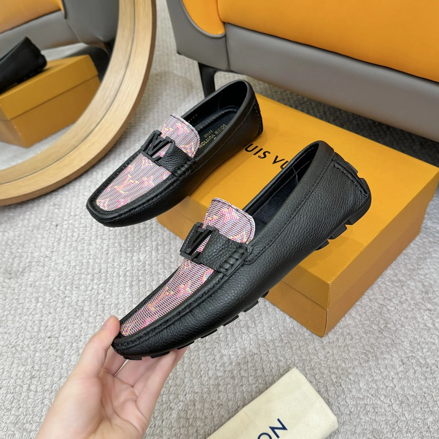 LV Loafers Black-Pink B00202609110121 - Image 4