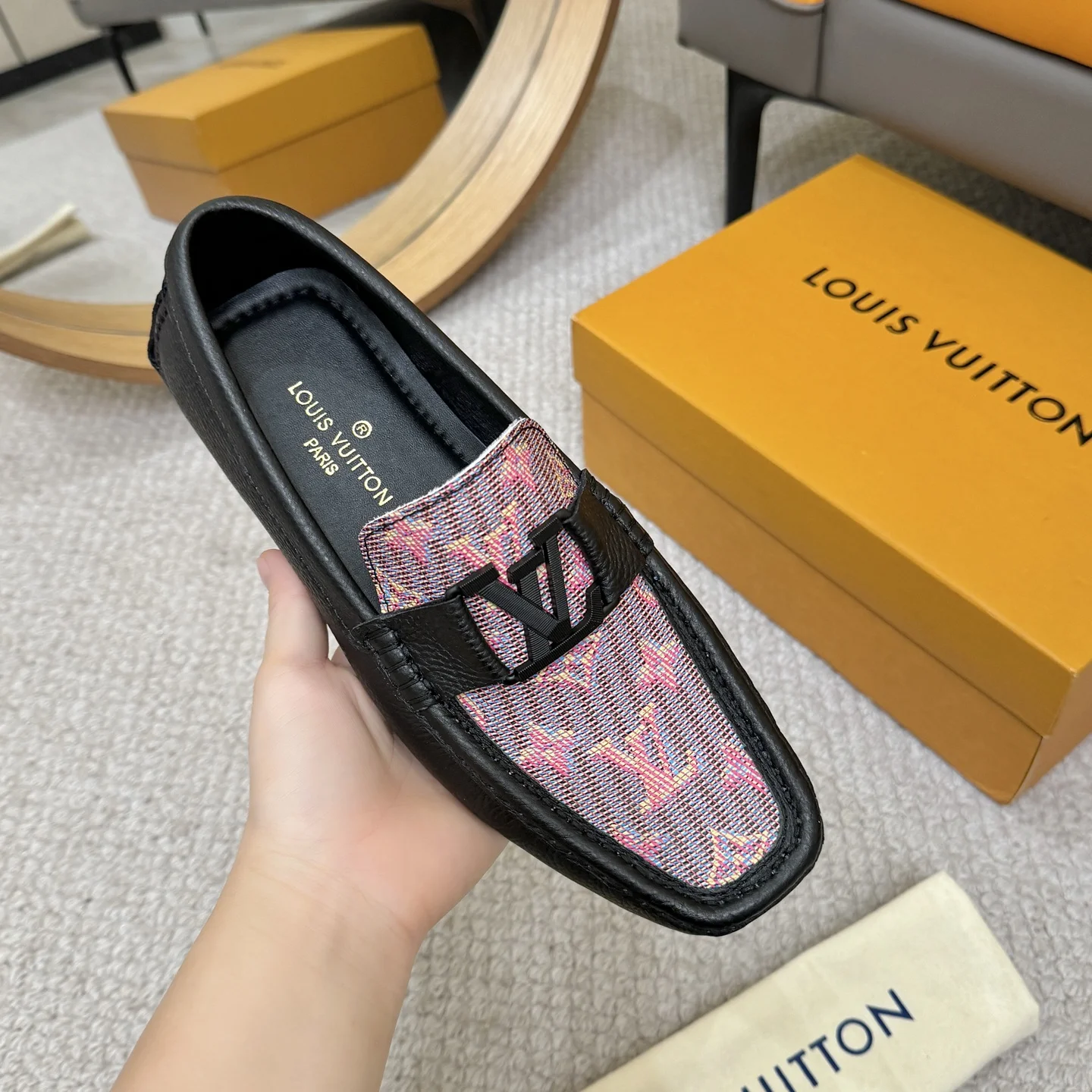 LV Loafers Black-Pink B00202609110121 - Image 5
