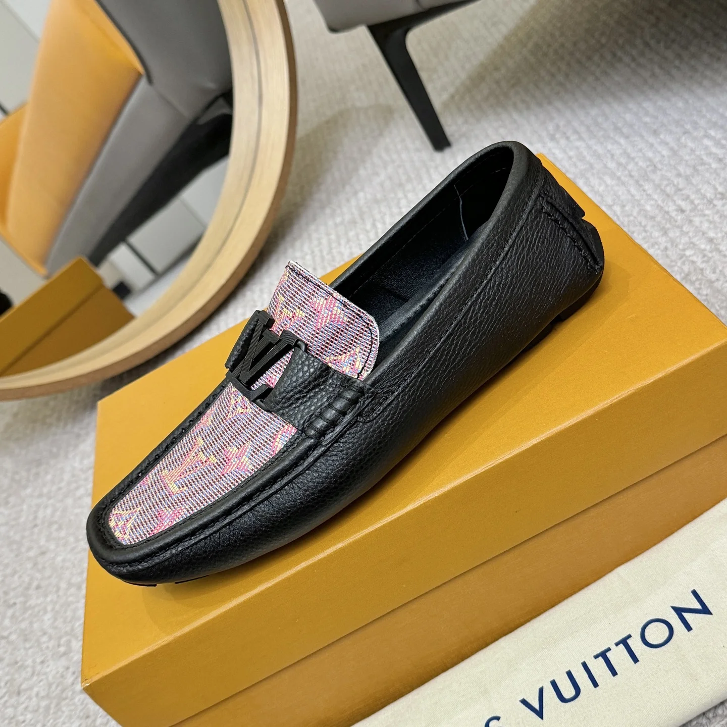 LV Loafers Black-Pink B00202609110121 - Image 6