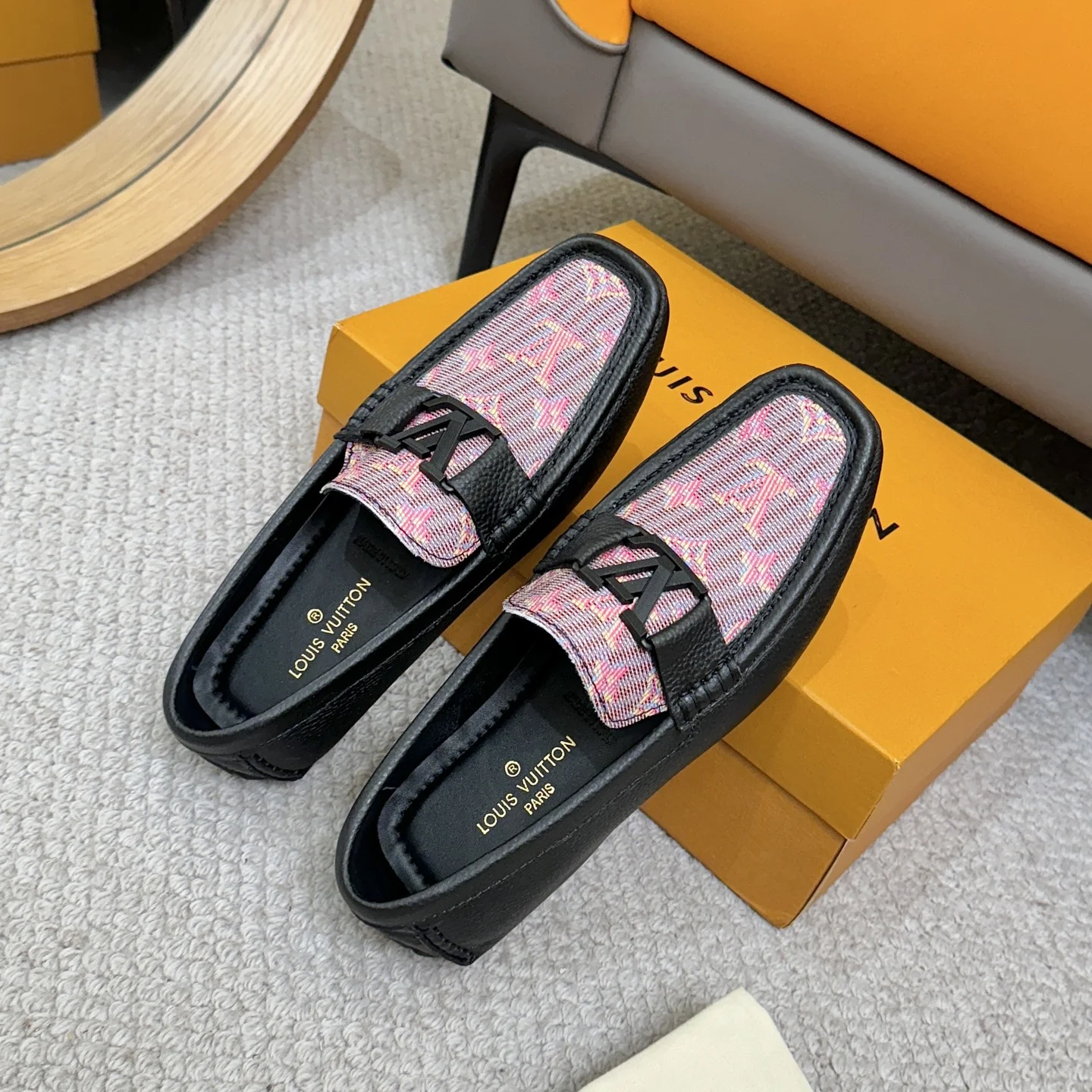 LV Loafers Black-Pink B00202609110121 - Image 8