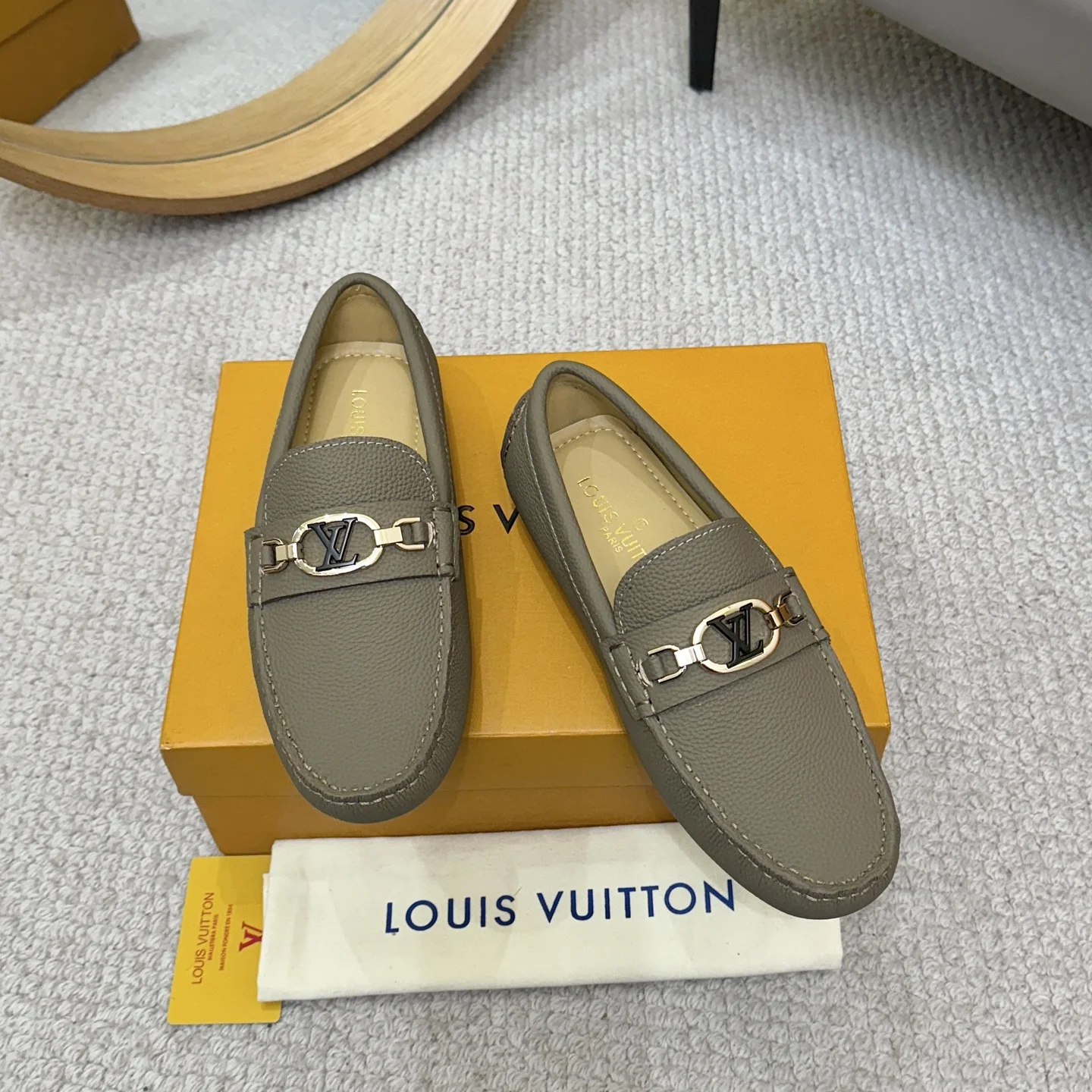 LV Loafers Gray-Gold B00202609110104