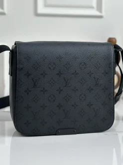 LV Messenger Bags Black 23X27X8CM E00202609090333