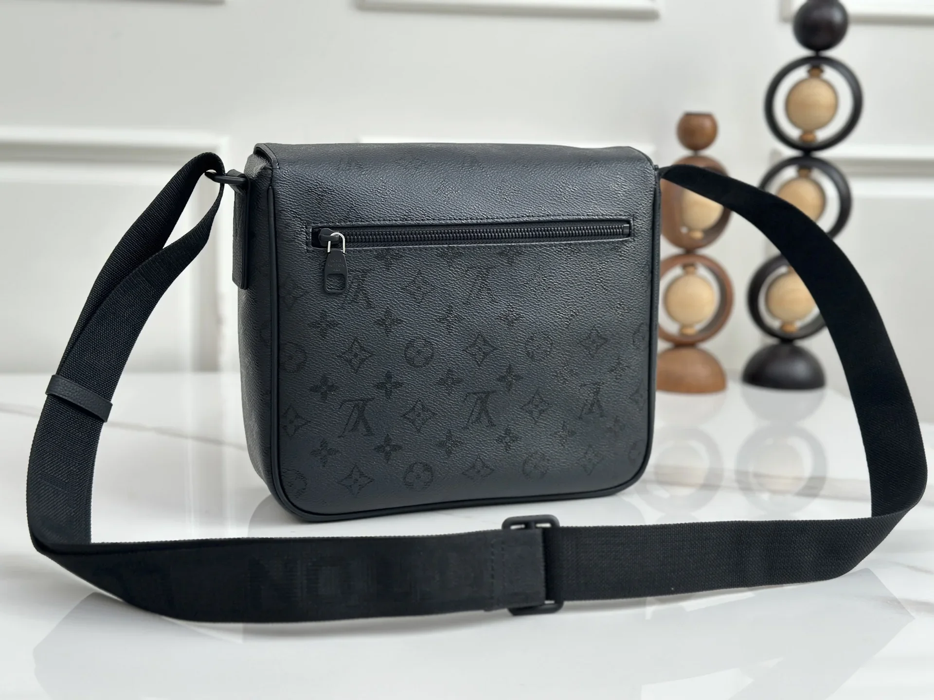 LV Messenger Bags Black 23X27X8CM E00202609090333 - Image 3