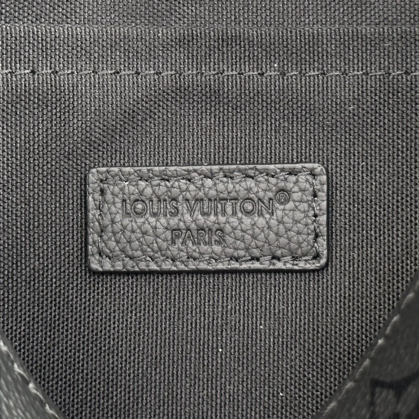 LV Messenger Bags Black 23X27X8CM E00202609090333 - Image 9