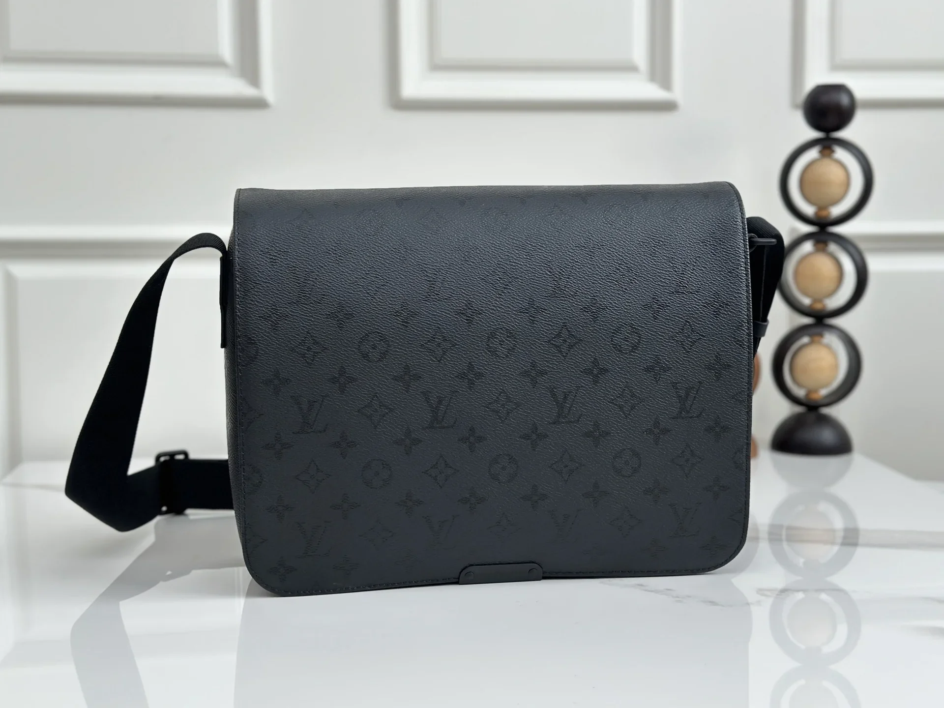 LV Messenger Bags Coated Canvas Black 25X33X10CM E10202609090320