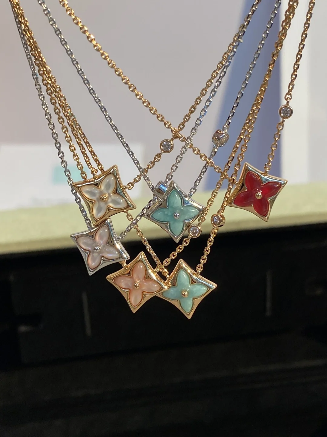 LV Necklaces A15202609070037
