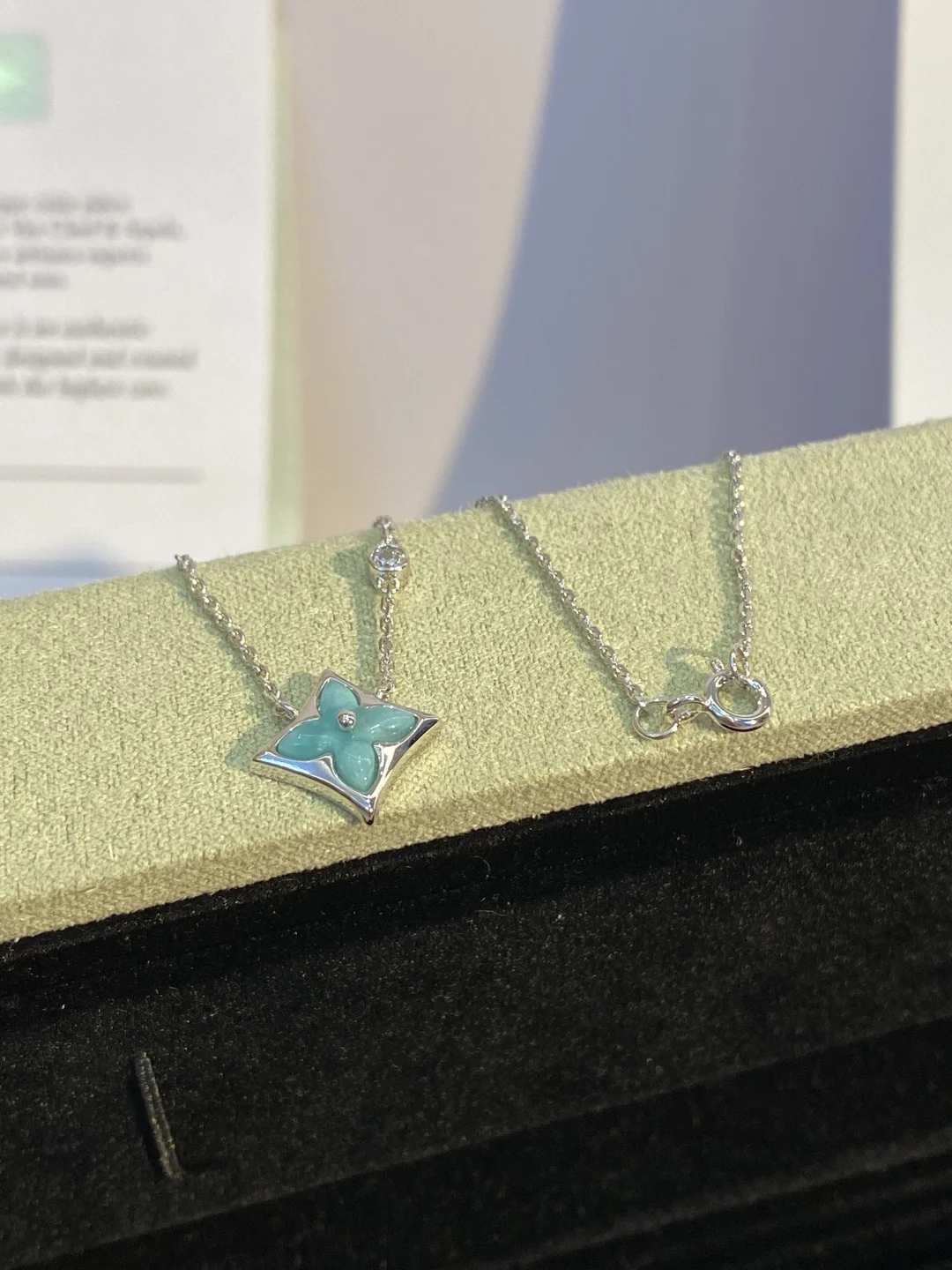 LV Necklaces A15202609070037 - Image 3